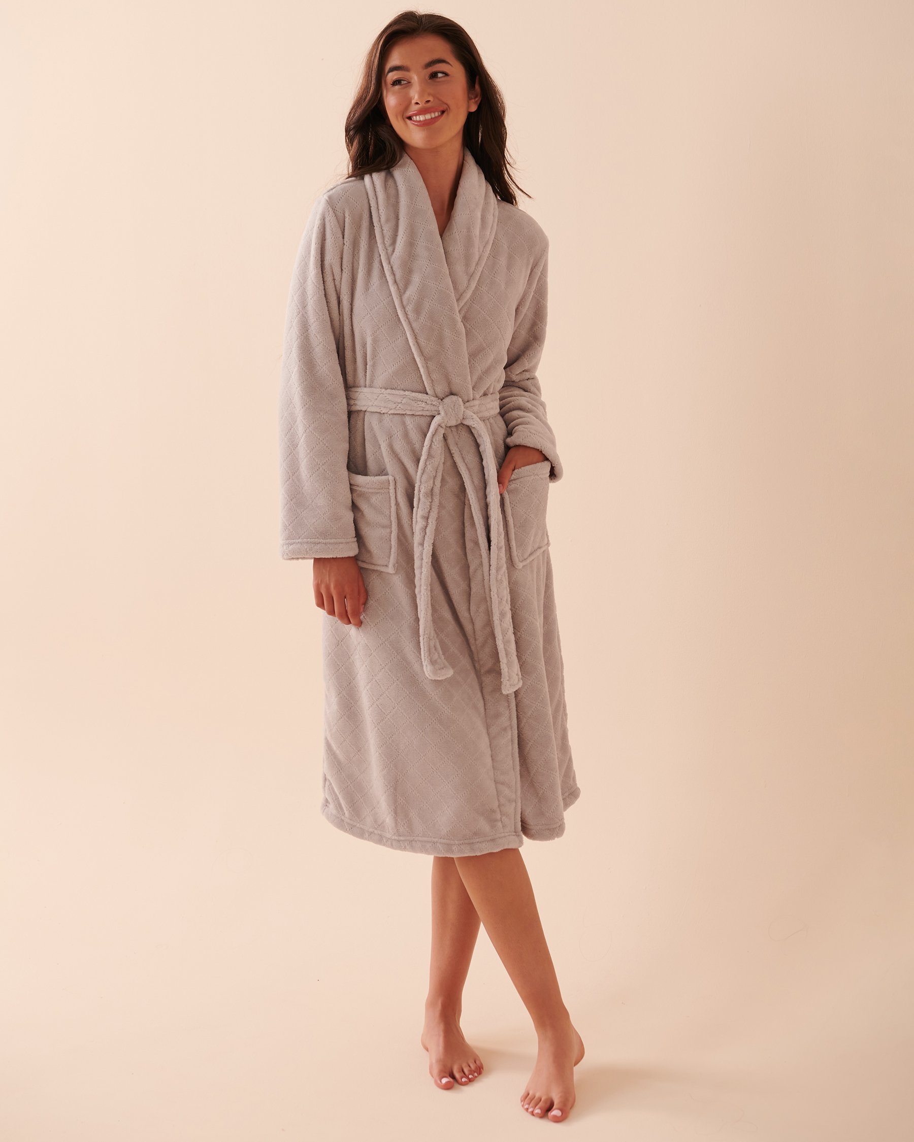 LA VIE EN ROSE Soft Plush Robe Chimney Smoke 40600145 - View3
