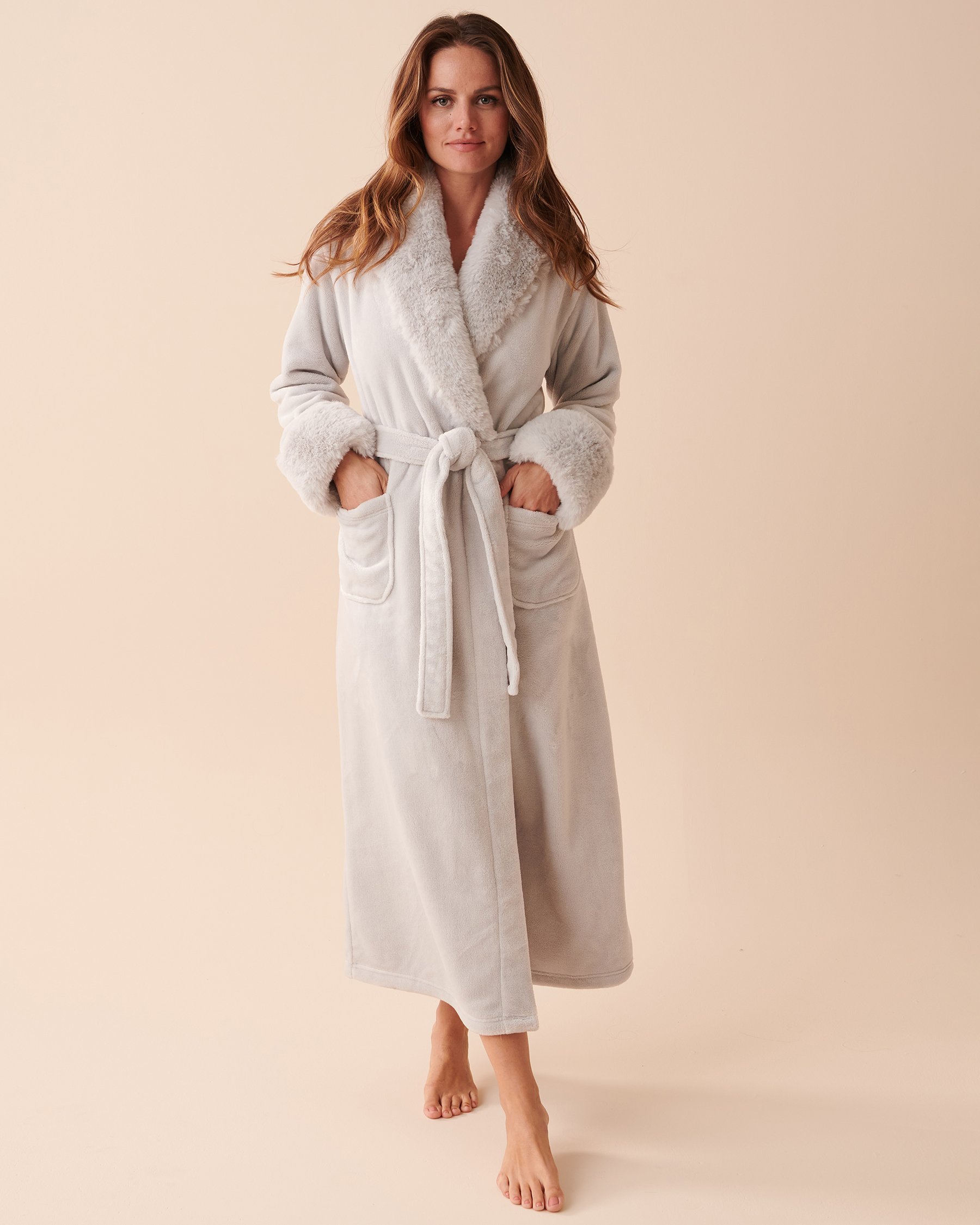 LA VIE EN ROSE Robe de chambre en peluche avec col en fausse fourrure Fumée de cheminée 40600147 - Voir1