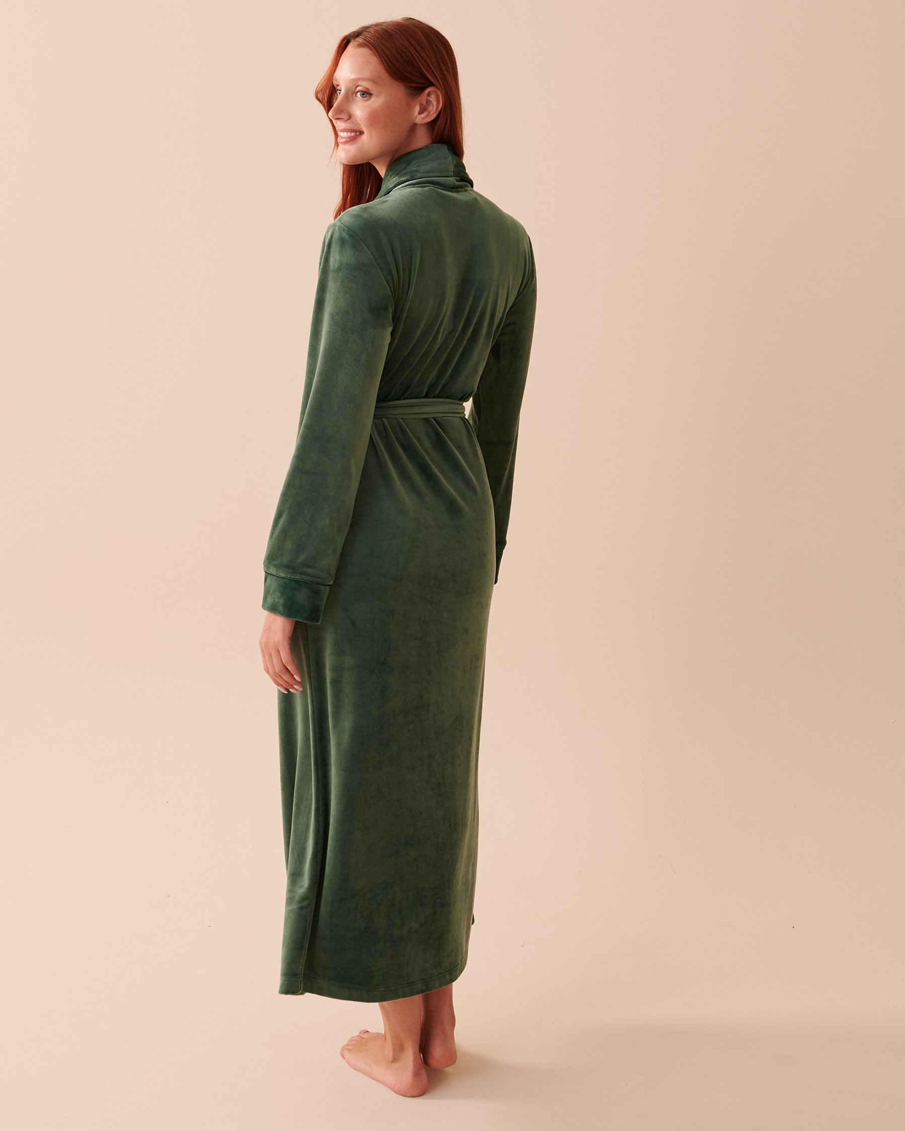 LA VIE EN ROSE Robe de chambre longue douceur veloutée Vert sapin 40600149 - Voir2
