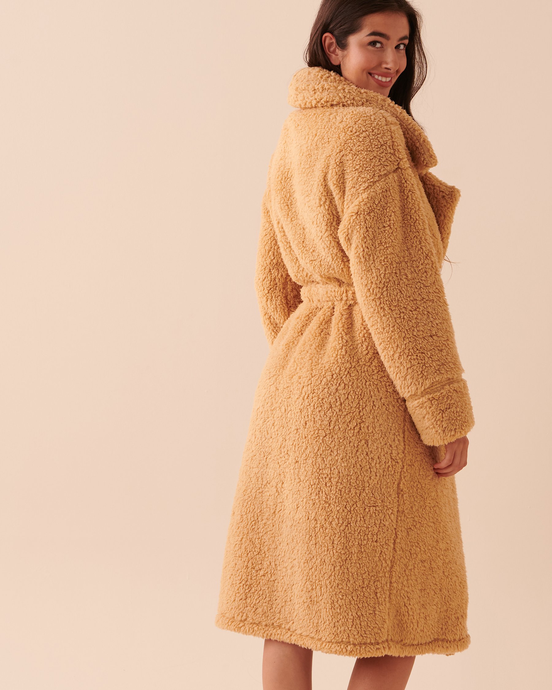 LA VIE EN ROSE Sherpa Large Lapel Robe Salted Caramel 40600151 - View2