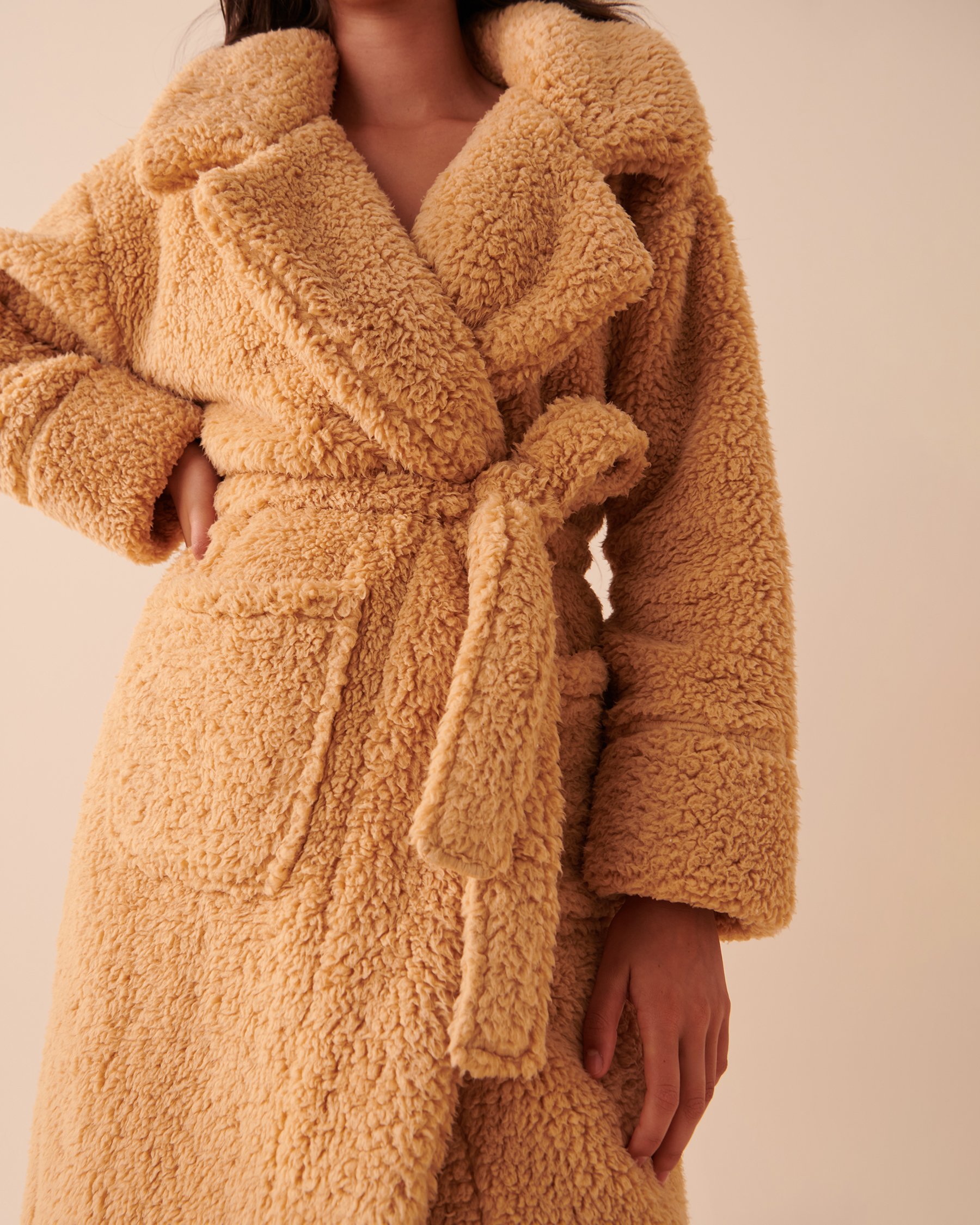 LA VIE EN ROSE Sherpa Large Lapel Robe Salted Caramel 40600151 - View3