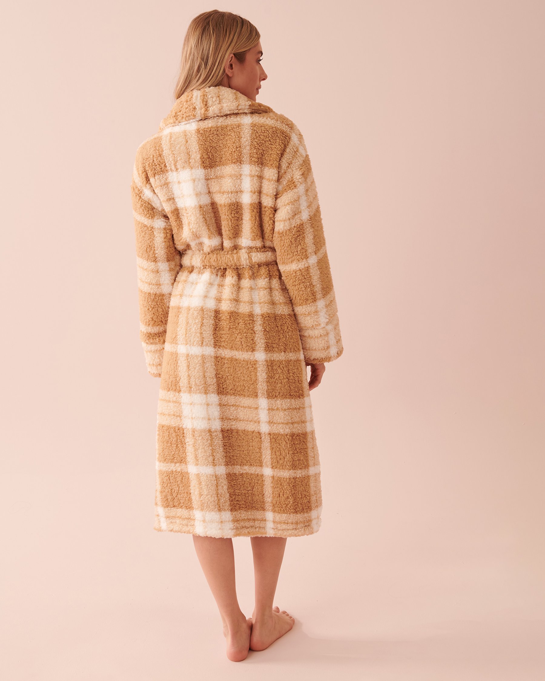 LA VIE EN ROSE Sherpa Large Lapel Robe Salted Caramel Plaid 40600151 - View2