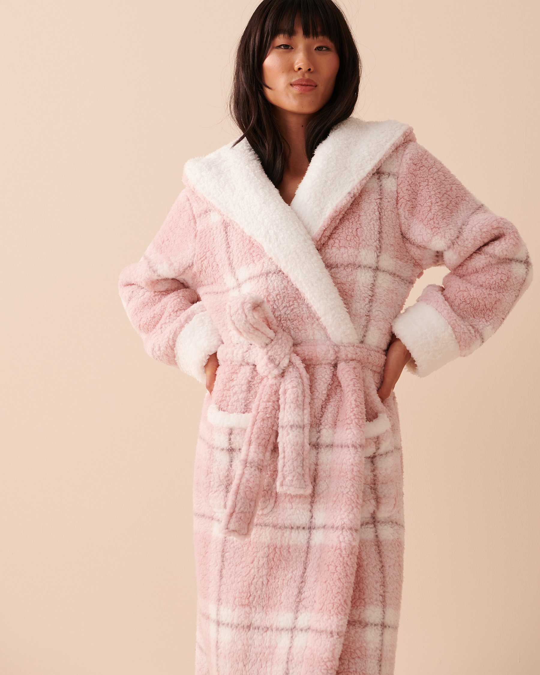 LA VIE EN ROSE Sherpa Plaid Robe Pink Plaid 40600155 - View1