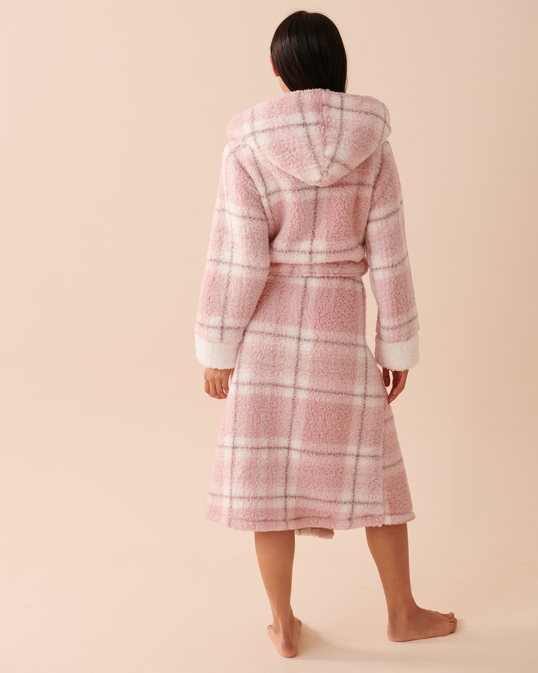 LA VIE EN ROSE Sherpa Plaid Robe Pink Plaid 40600155 - View2