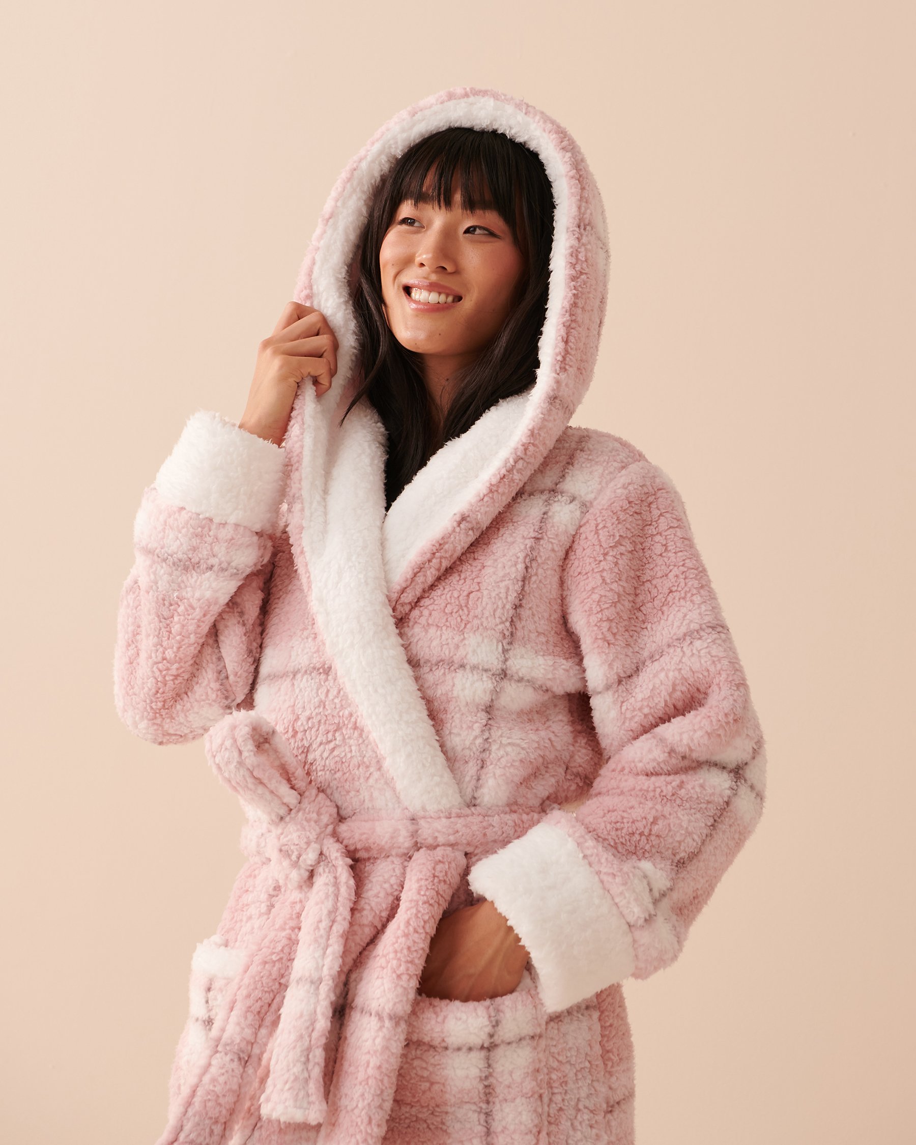 LA VIE EN ROSE Sherpa Plaid Robe Pink Plaid 40600155 - View3