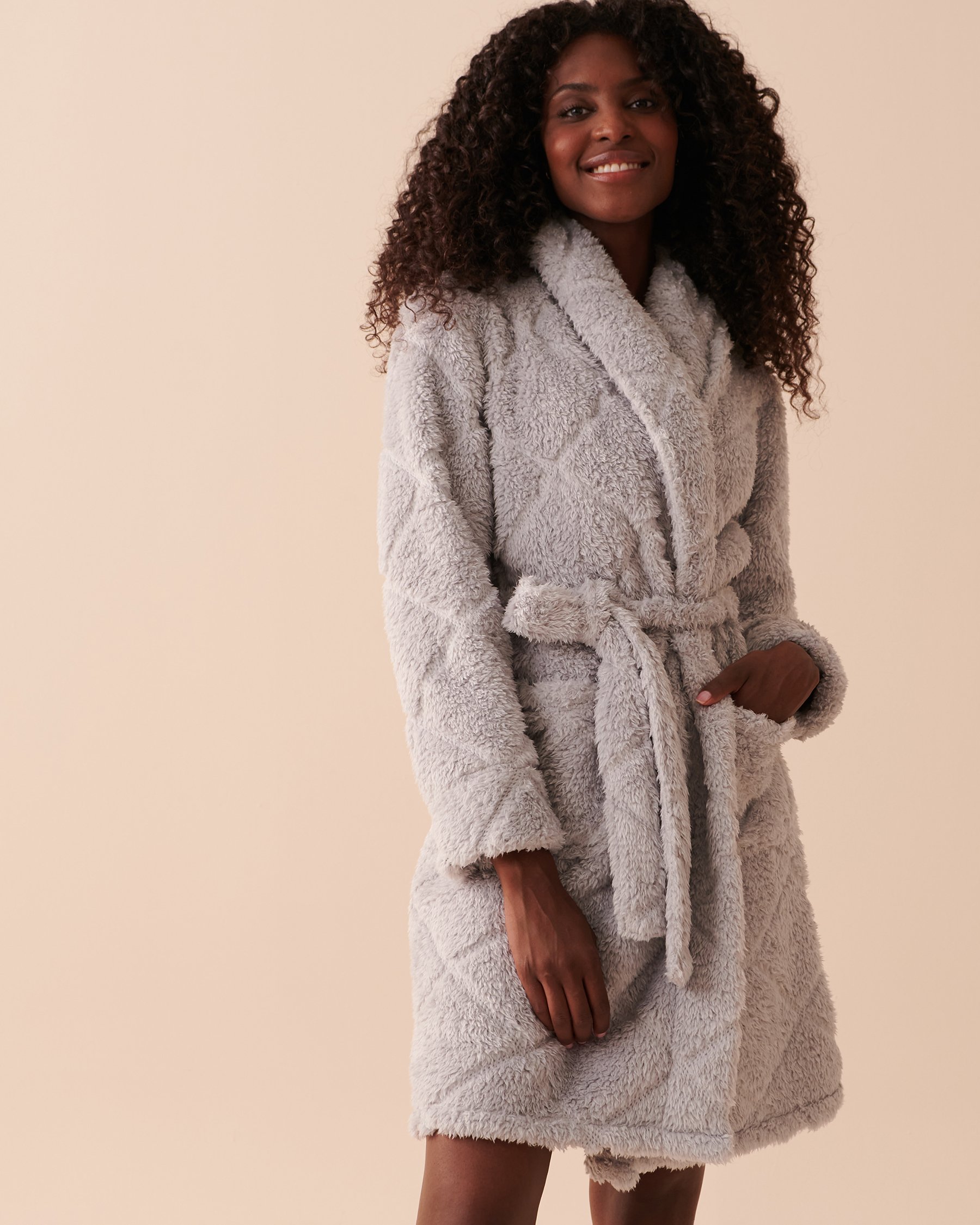 LA VIE EN ROSE Soft Plush Quilted Effect Robe Chimney Smoke 40600156 - View1