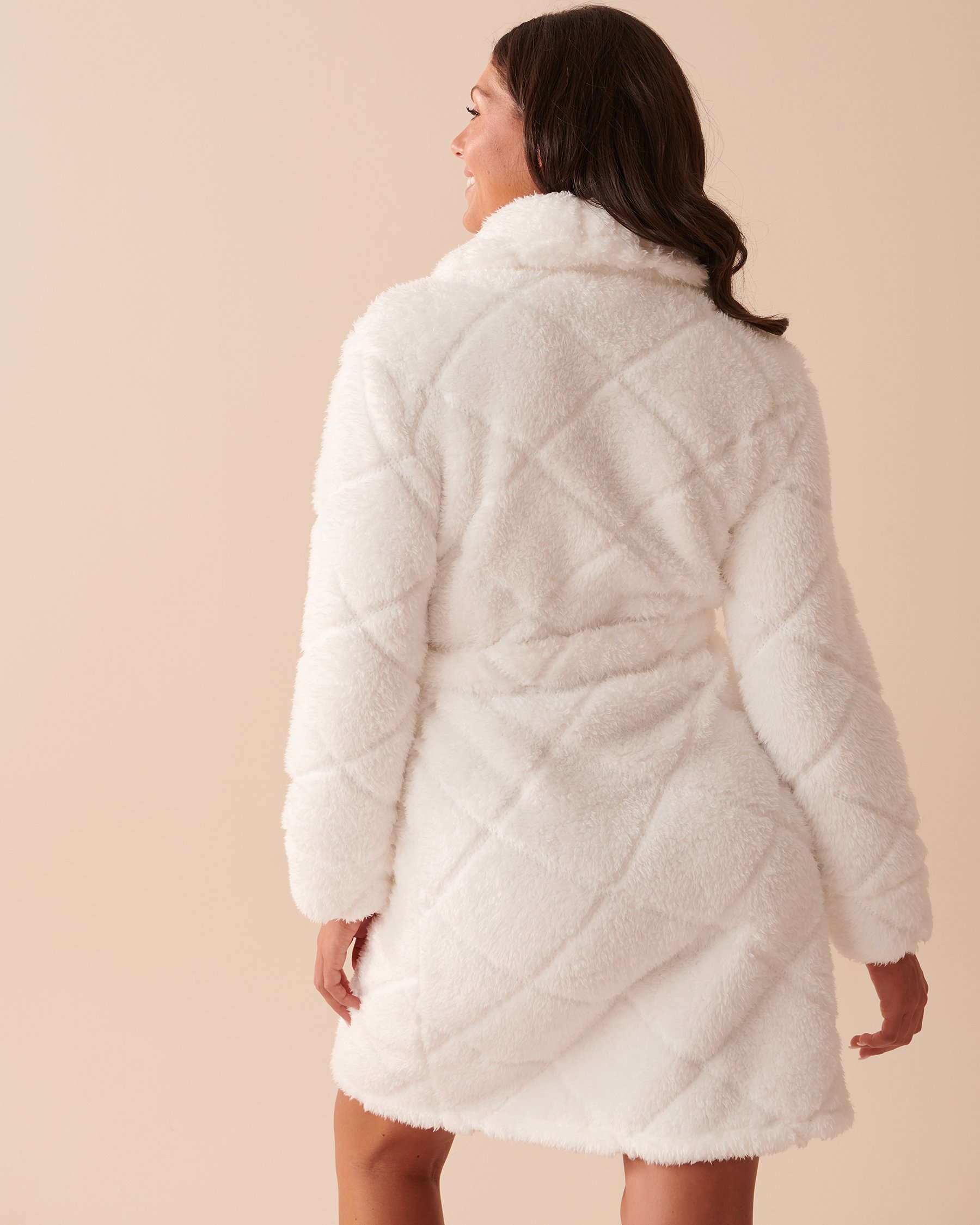 LA VIE EN ROSE Soft Plush Quilted Effect Robe Snow White 40600156 - View6