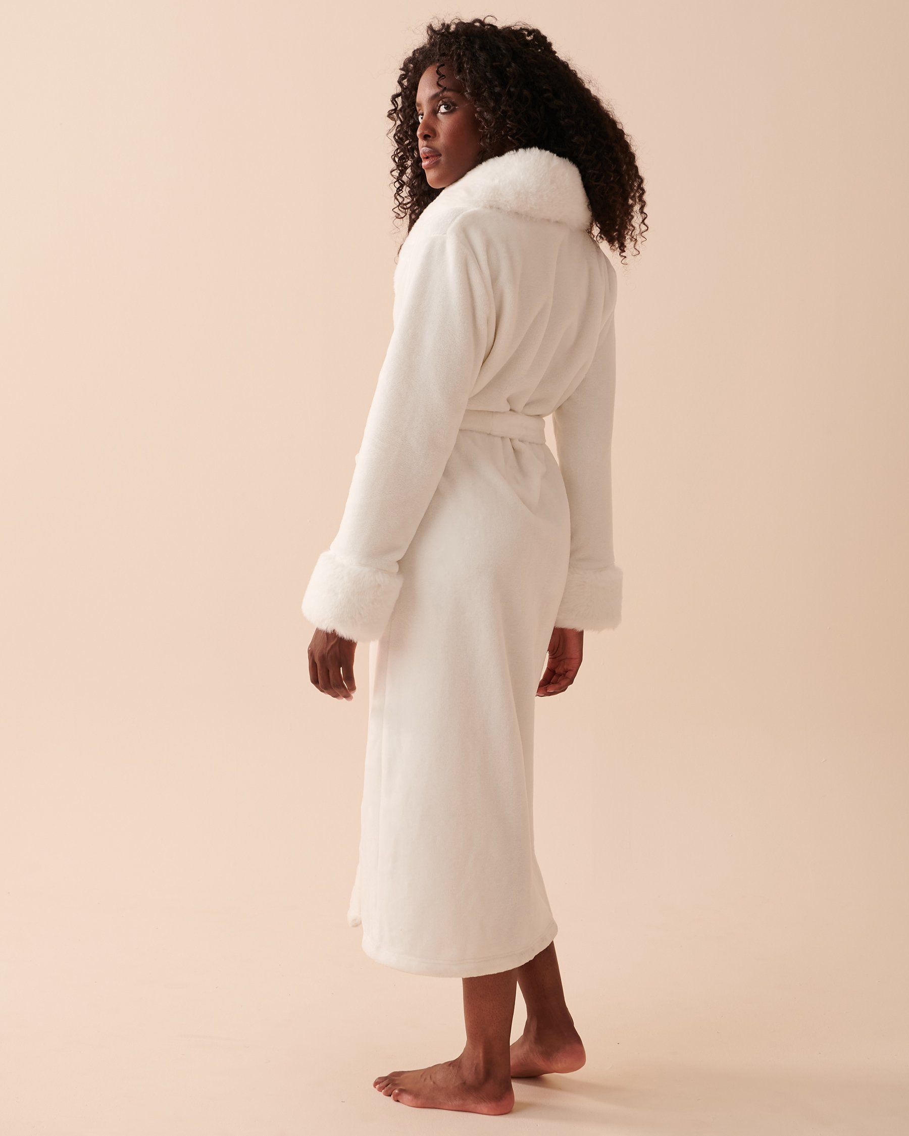 LA VIE EN ROSE Faux Fur Collar Long Plush Robe Snow White 40600147 - View2