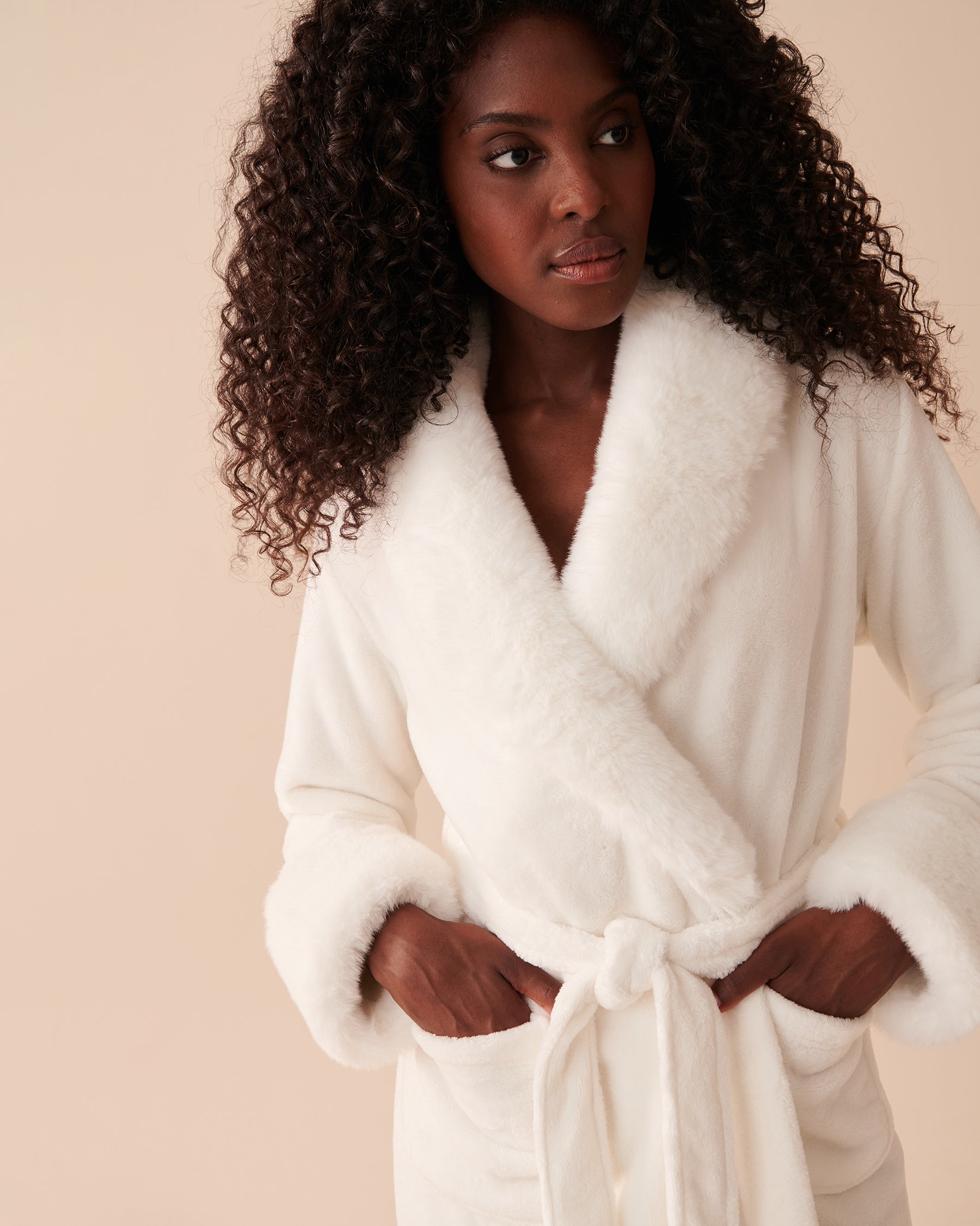 LA VIE EN ROSE Faux Fur Collar Long Plush Robe Snow White 40600147 - View3