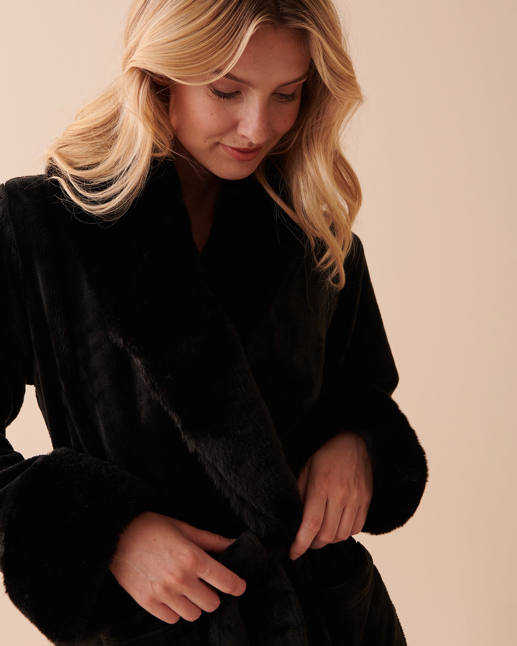 LA VIE EN ROSE Robe de chambre en peluche avec col en fausse fourrure Nuit étoilée 40600147 - View1