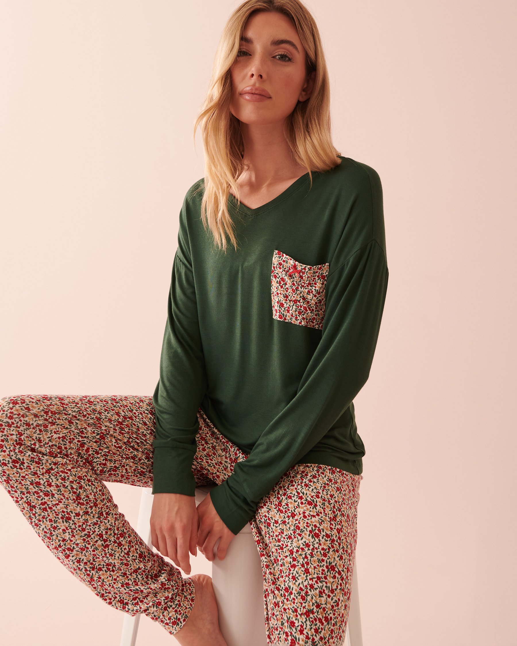 LA VIE EN ROSE Ensemble pyjama manches longues à fleurs Fleurs des fêtes 40400058 - Voir1