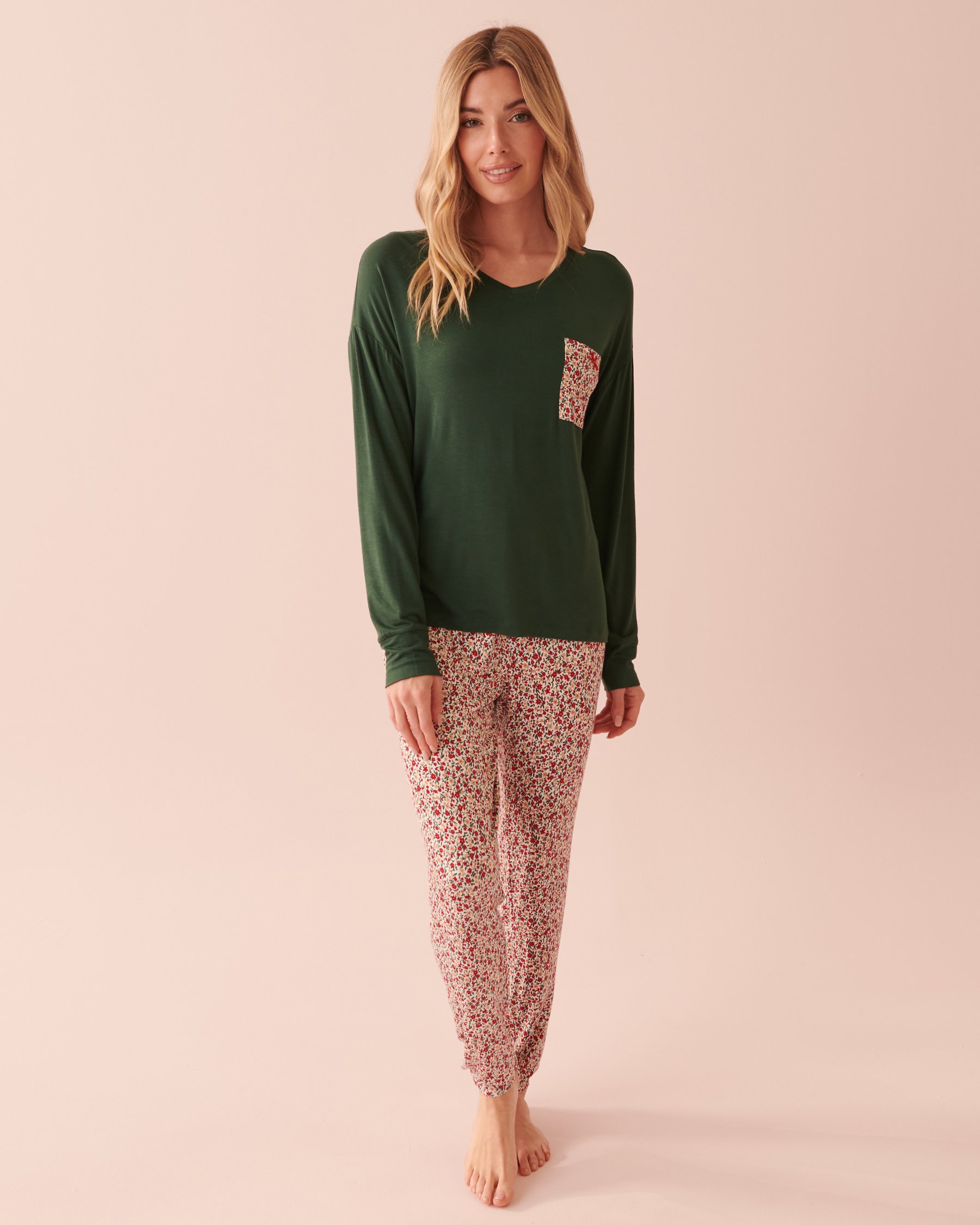 LA VIE EN ROSE Ensemble pyjama manches longues à fleurs Fleurs des fêtes 40400058 - Voir2