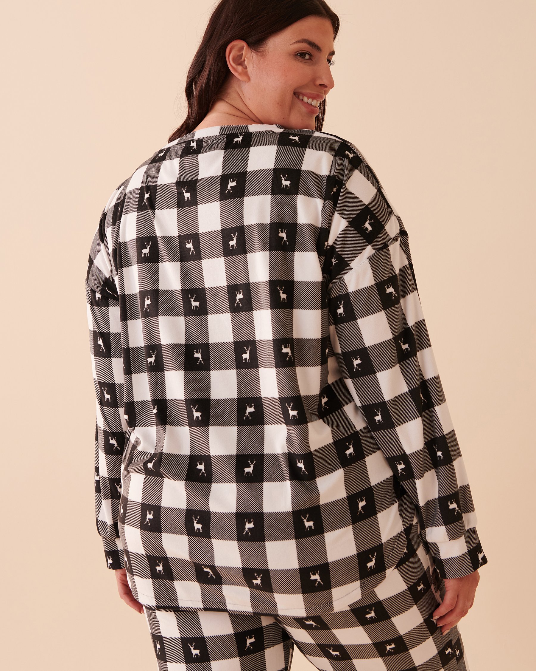 LA VIE EN ROSE Luxury Velour Long Sleeve Shirt with Pocket Deer Plaid 40100493 - View2