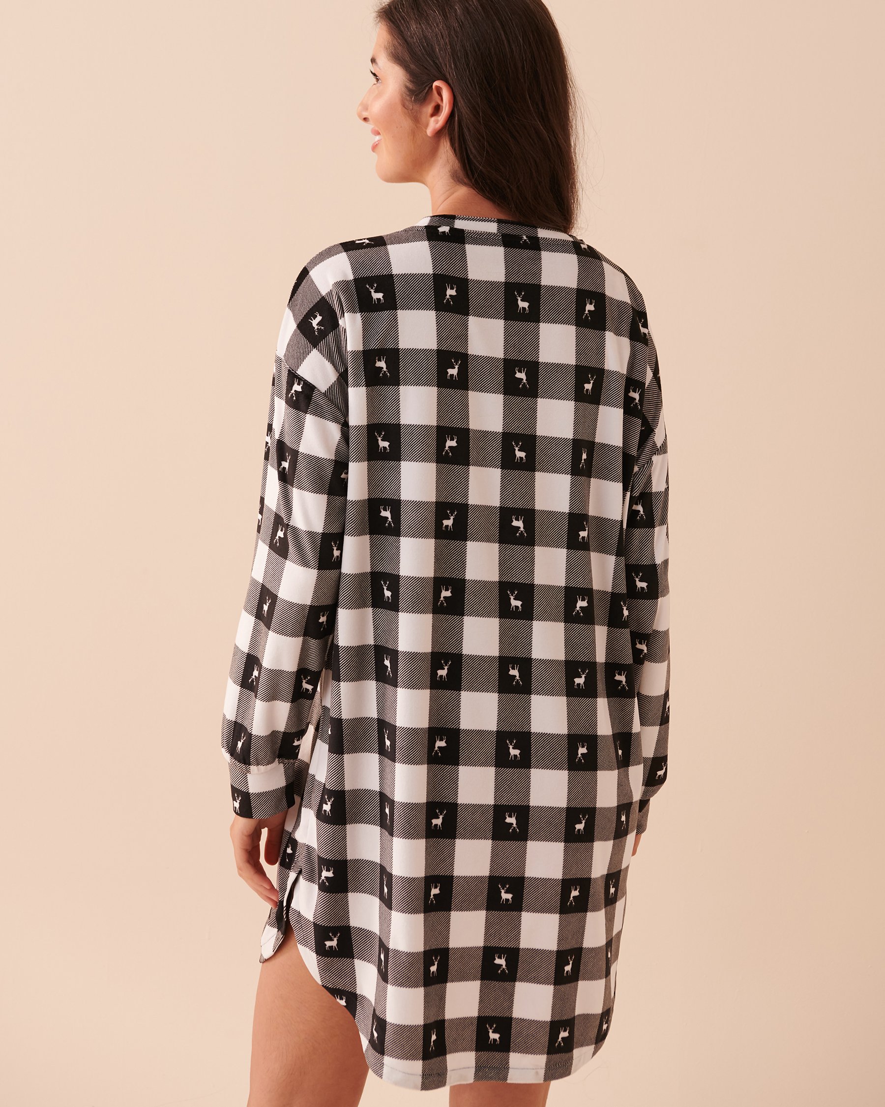 LA VIE EN ROSE Luxury Velour Long Sleeve Sleepshirt with Pocket Deer Plaid 40500305 - View2