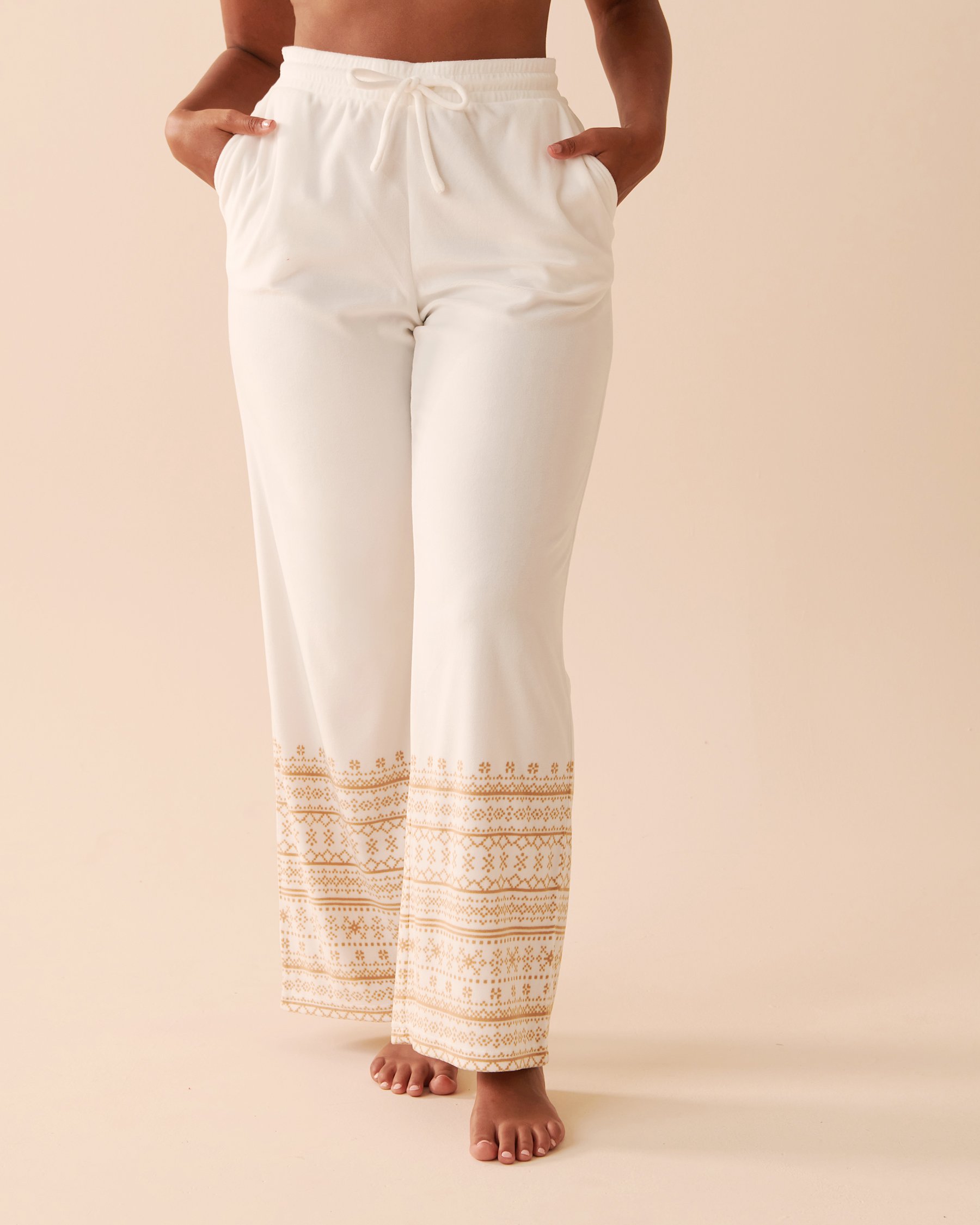 LA VIE EN ROSE Pantalon de pyjama en velours luxueux Blanc neige 40200488 - Voir1