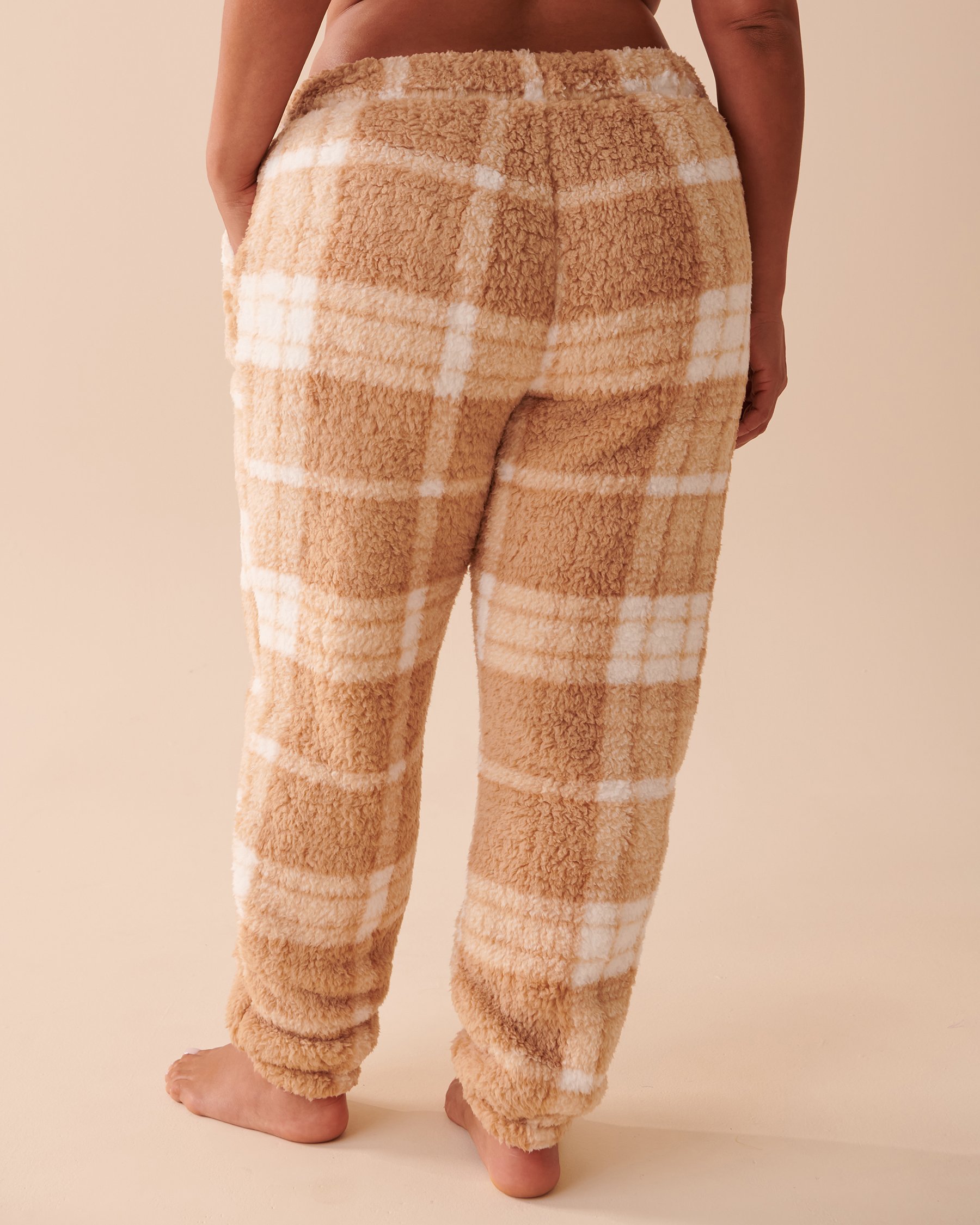 LA VIE EN ROSE Ensemble pyjama à carreaux en sherpa Carreaux caramel salé 40400060 - View5