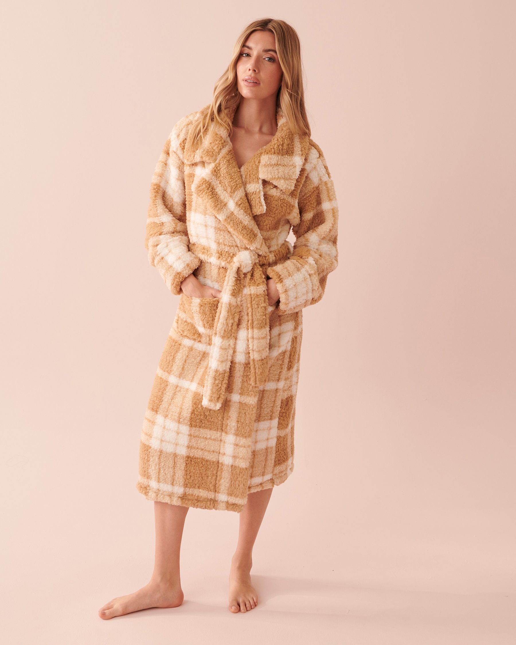 LA VIE EN ROSE Sherpa Large Lapel Robe Salted Caramel Plaid 40600151 - View1