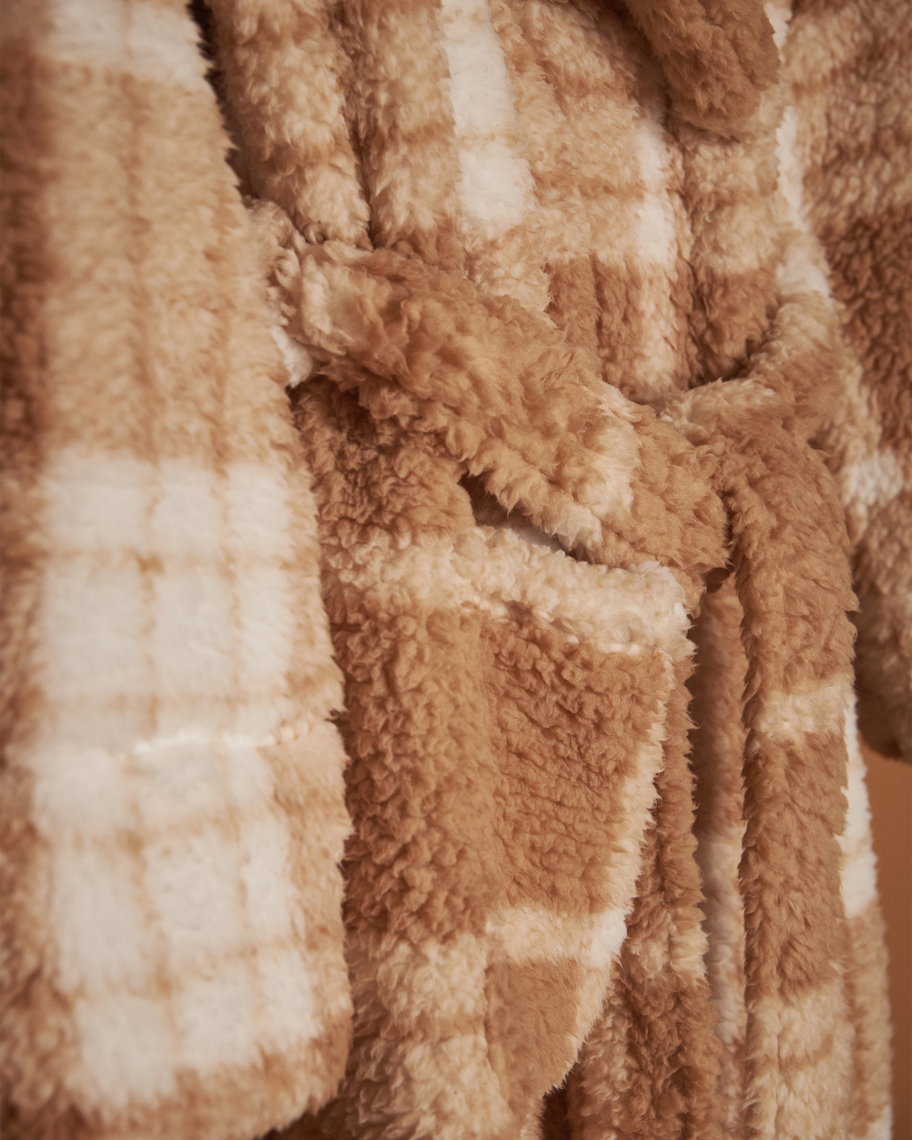 LA VIE EN ROSE Sherpa Large Lapel Robe Salted Caramel Plaid 40600151 - View4