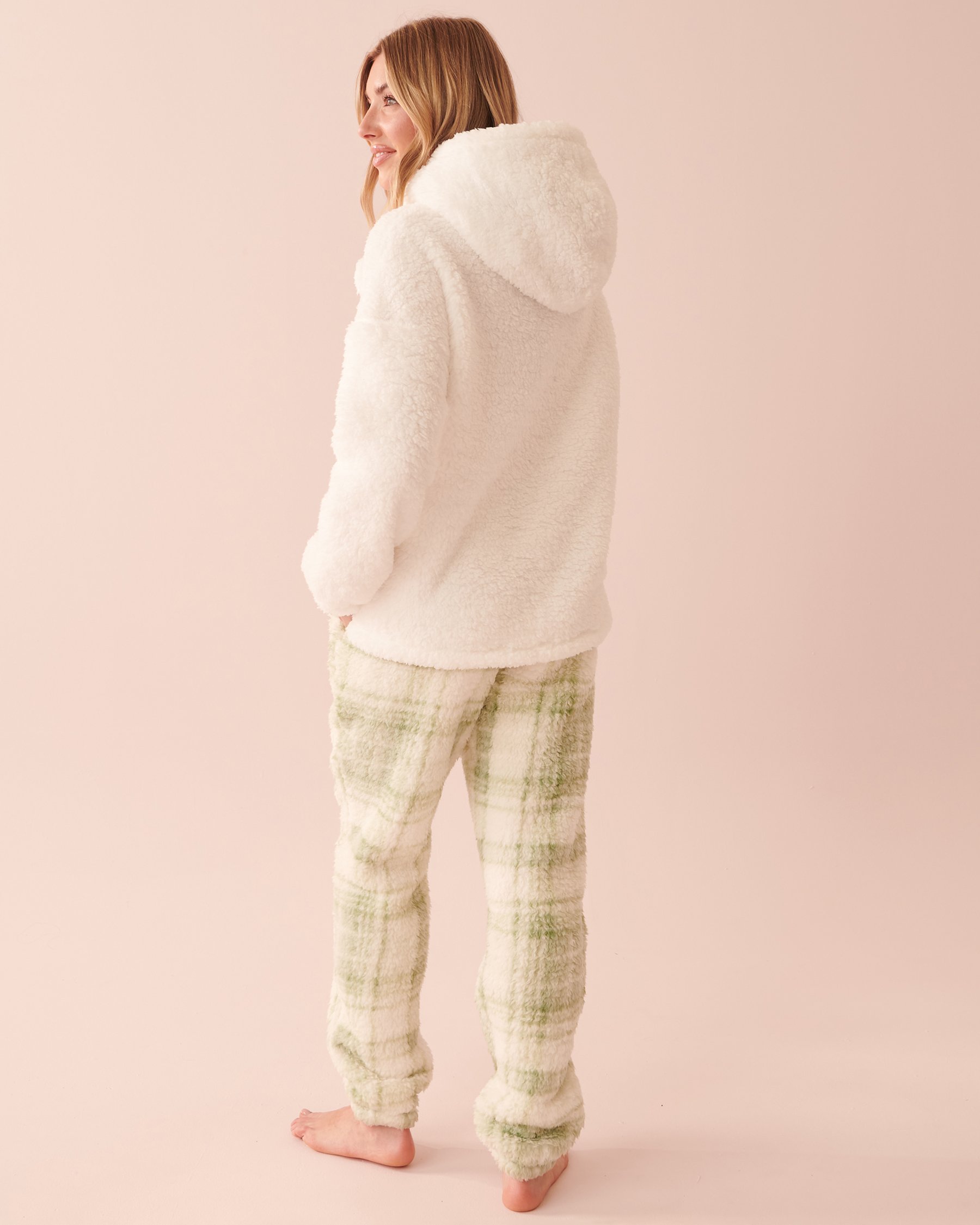 LA VIE EN ROSE Sleepy Bear Sherpa PJ Set Mint Creams Plaid 40400060 - View2