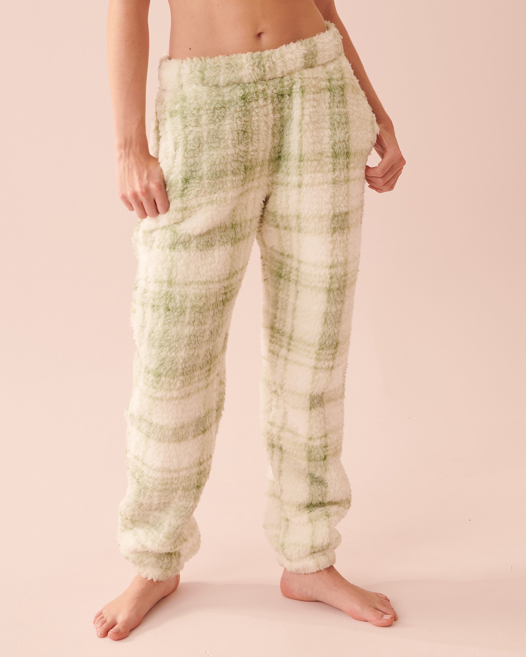 LA VIE EN ROSE Sleepy Bear Sherpa PJ Set Mint Creams Plaid 40400060 - View6