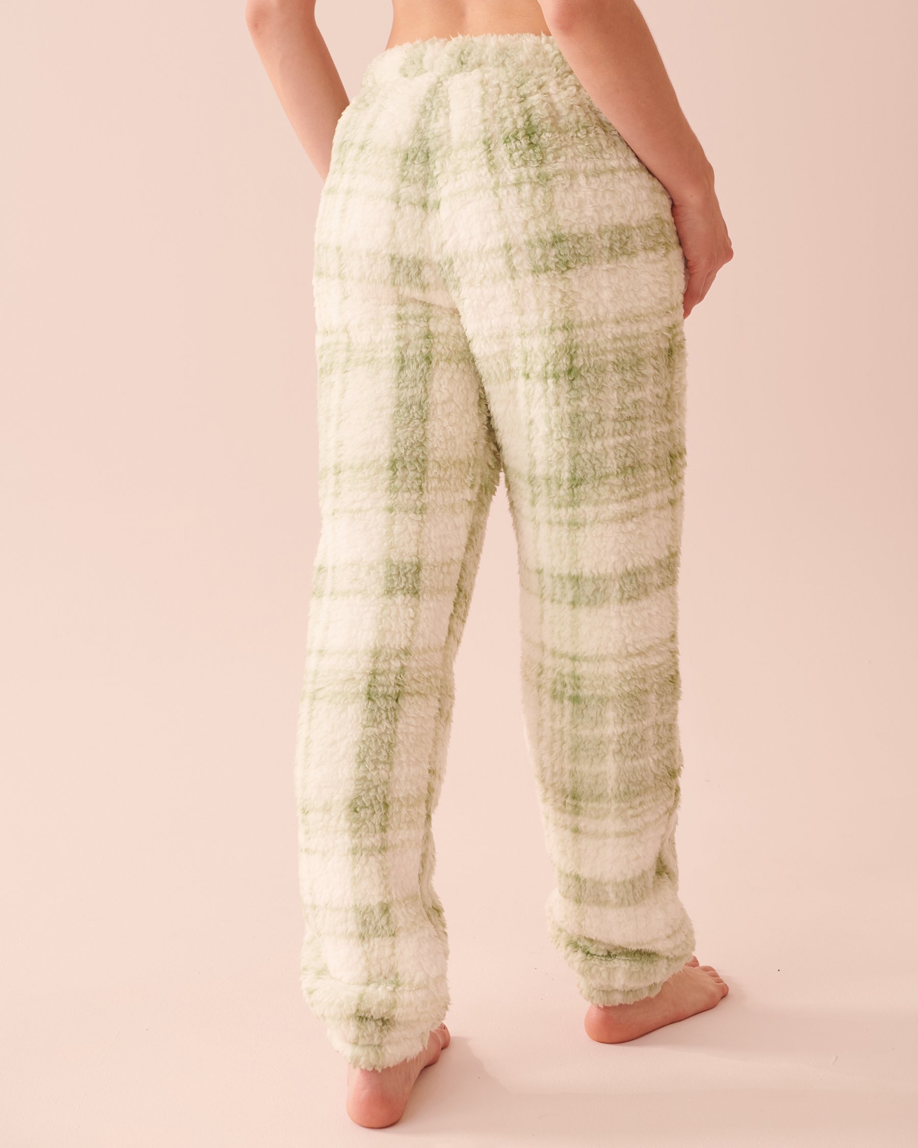 LA VIE EN ROSE Sleepy Bear Sherpa PJ Set Mint Creams Plaid 40400060 - View7