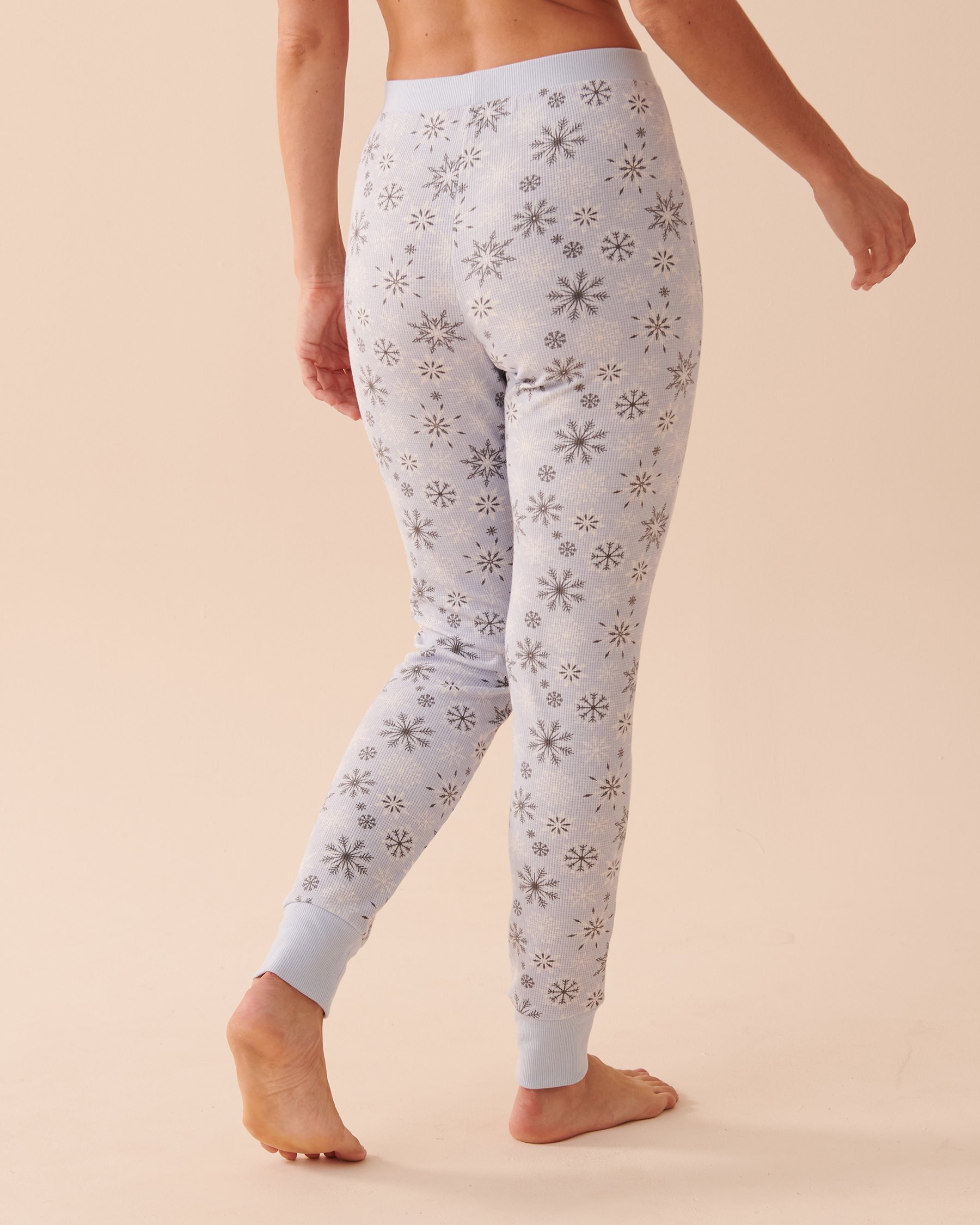 LA VIE EN ROSE Snowflake Waffle Knit PJ Set Blue and Grey Snowflakes 40400059 - View10
