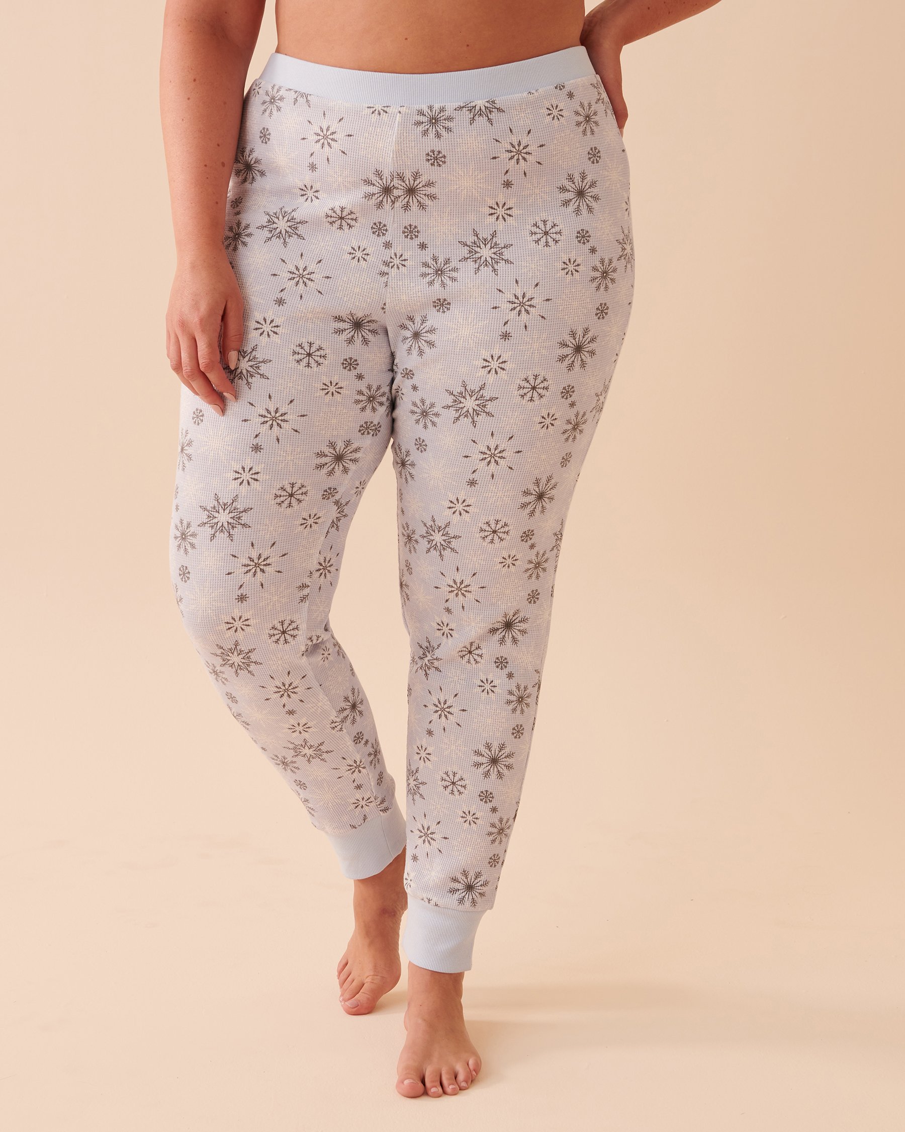 LA VIE EN ROSE Snowflake Waffle Knit PJ Set Blue and Grey Snowflakes 40400059 - View4