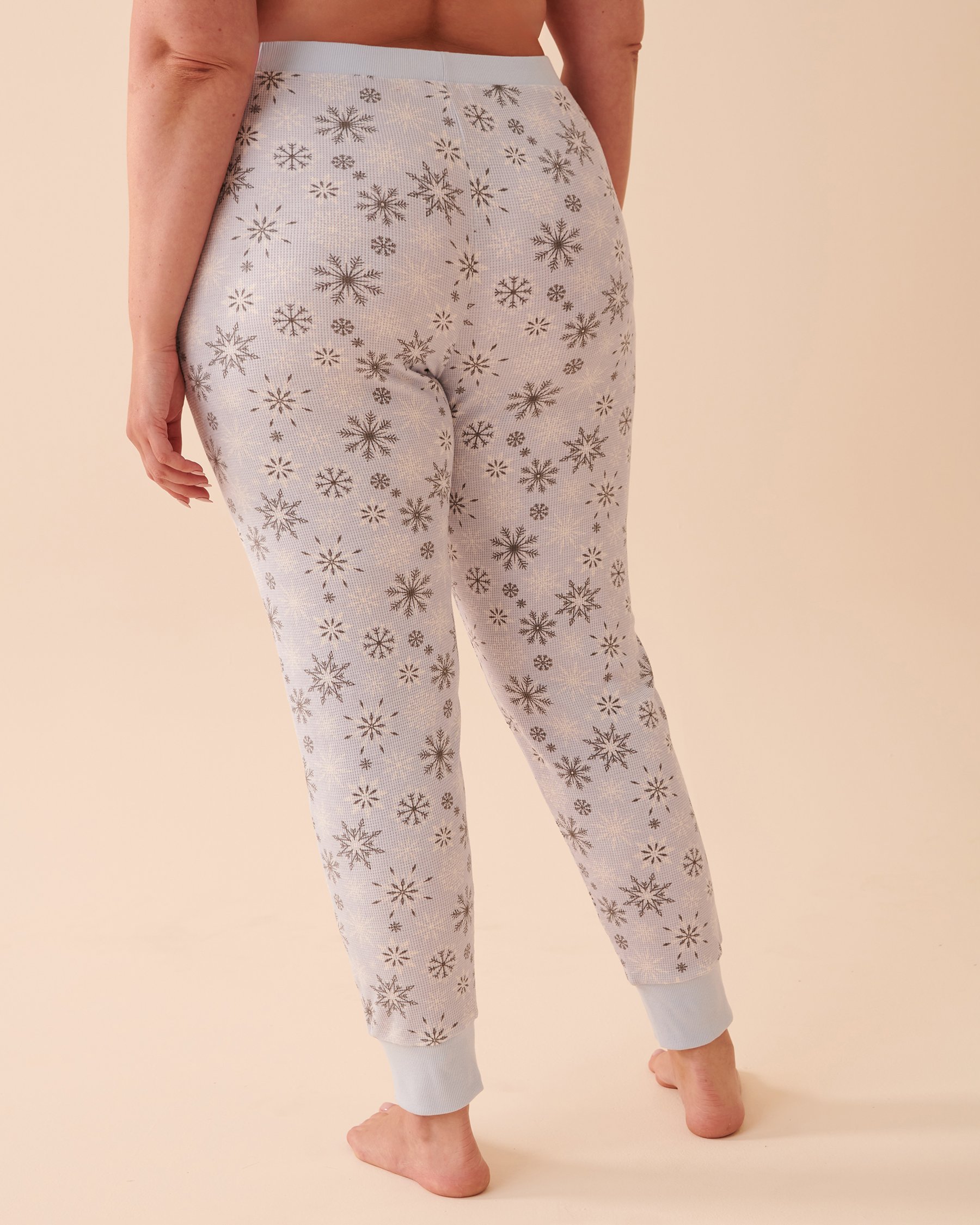 LA VIE EN ROSE Snowflake Waffle Knit PJ Set Blue and Grey Snowflakes 40400059 - View5