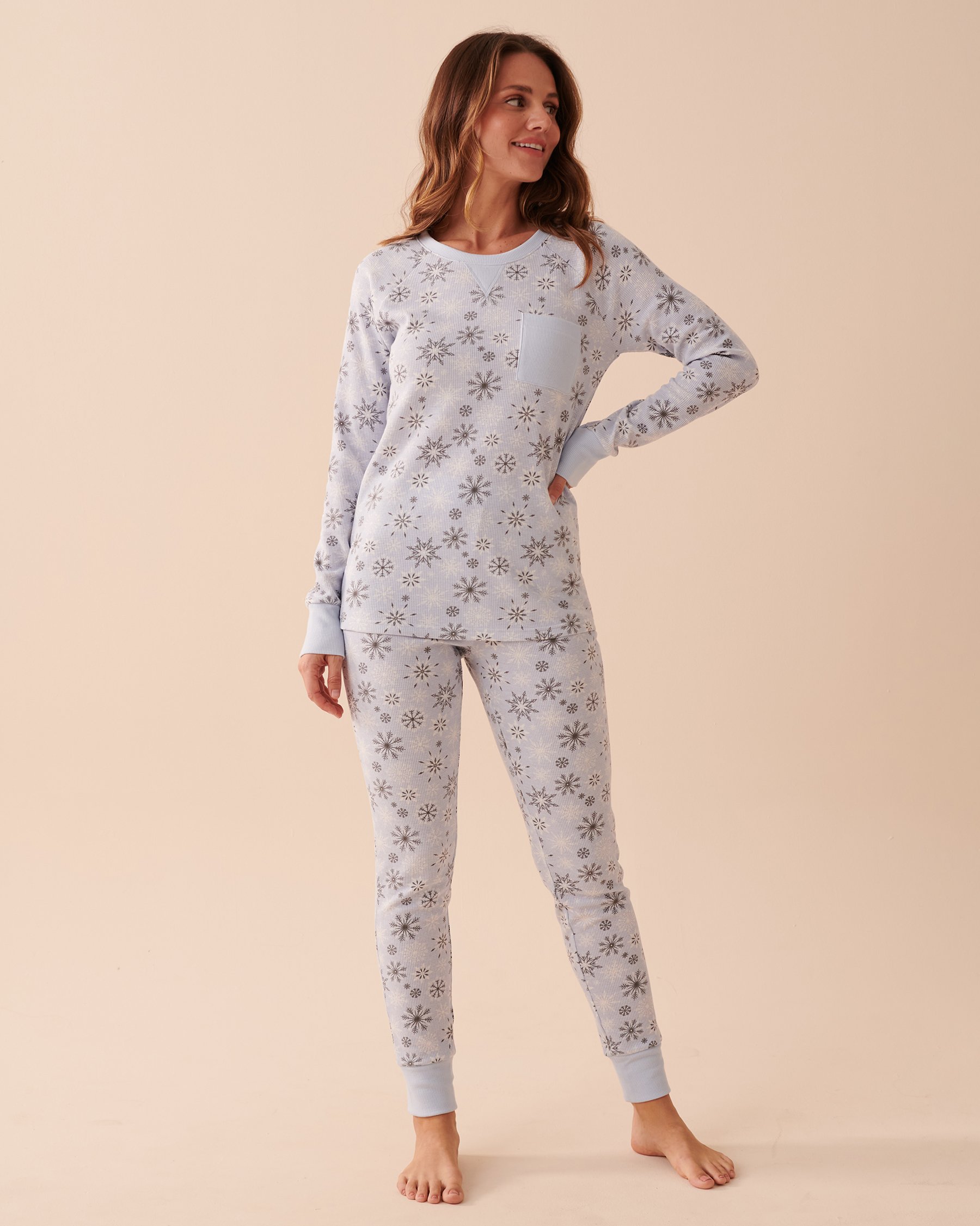 LA VIE EN ROSE Snowflake Waffle Knit PJ Set Blue and Grey Snowflakes 40400059 - View6