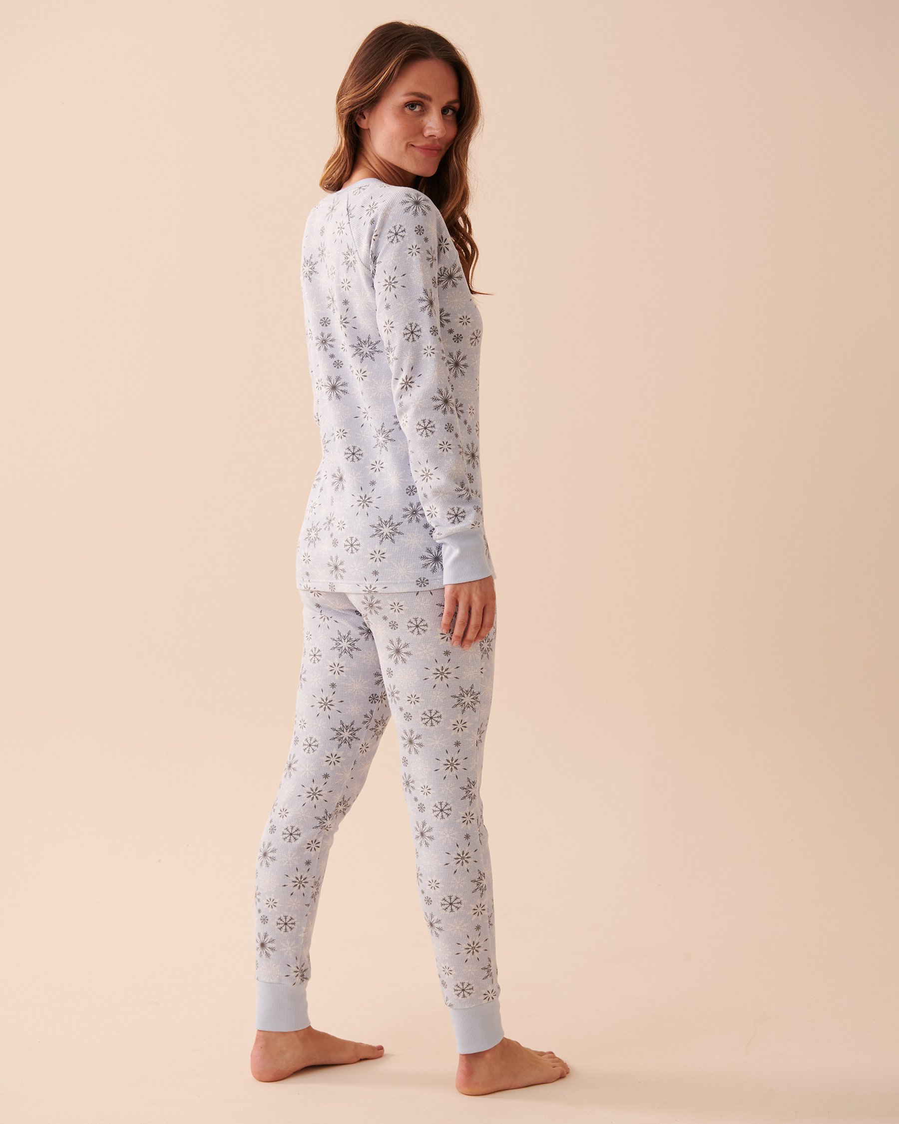 LA VIE EN ROSE Snowflake Waffle Knit PJ Set Blue and Grey Snowflakes 40400059 - View7