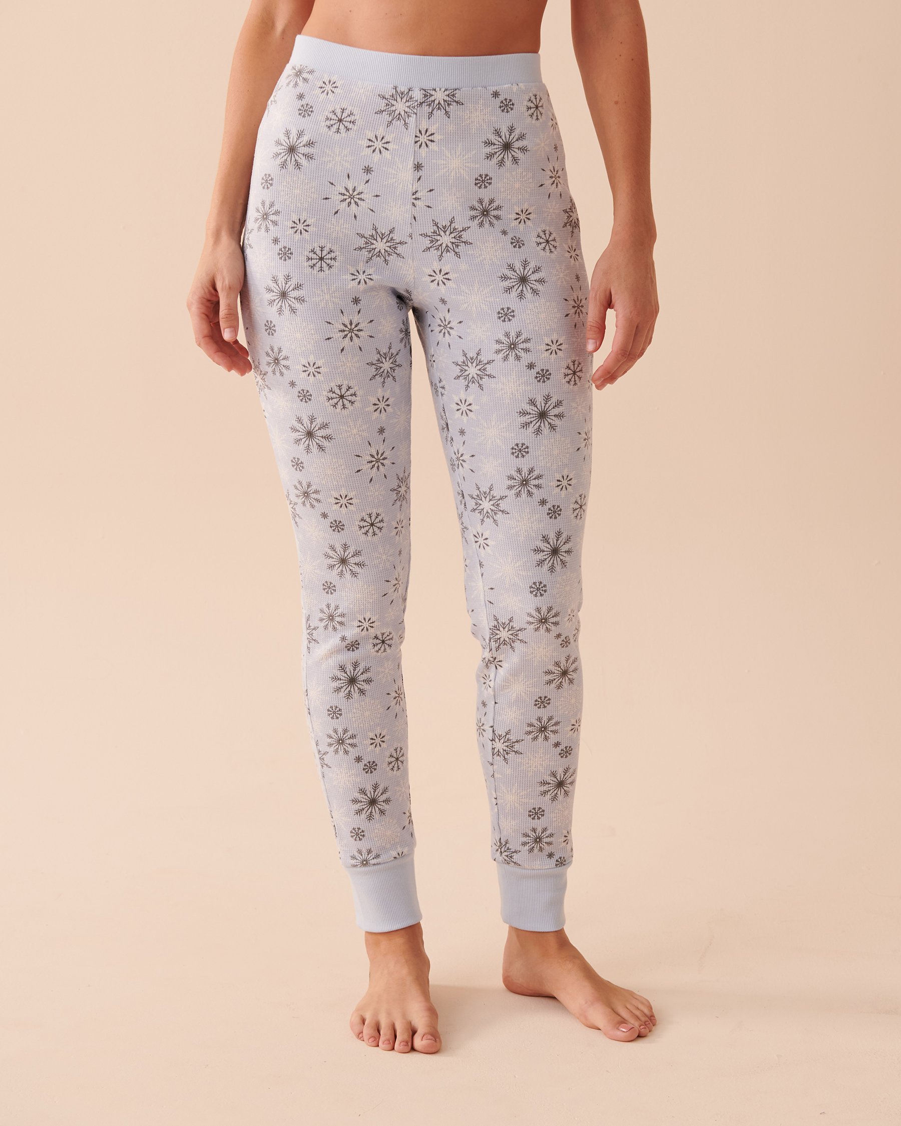 LA VIE EN ROSE Snowflake Waffle Knit PJ Set Blue and Grey Snowflakes 40400059 - View9