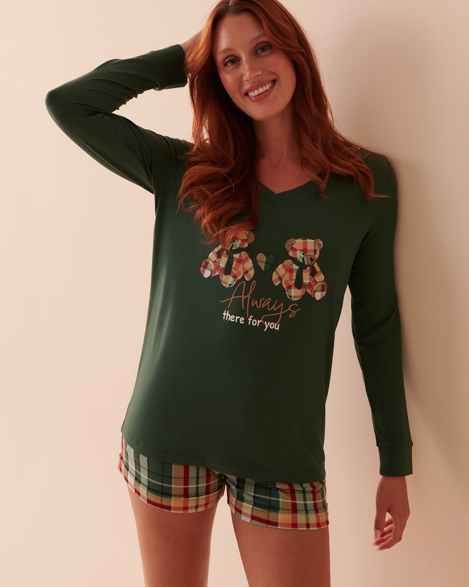 LA VIE EN ROSE Chandail manches longues ultra doux à motif ourson Vert sapin 40100520 - View1