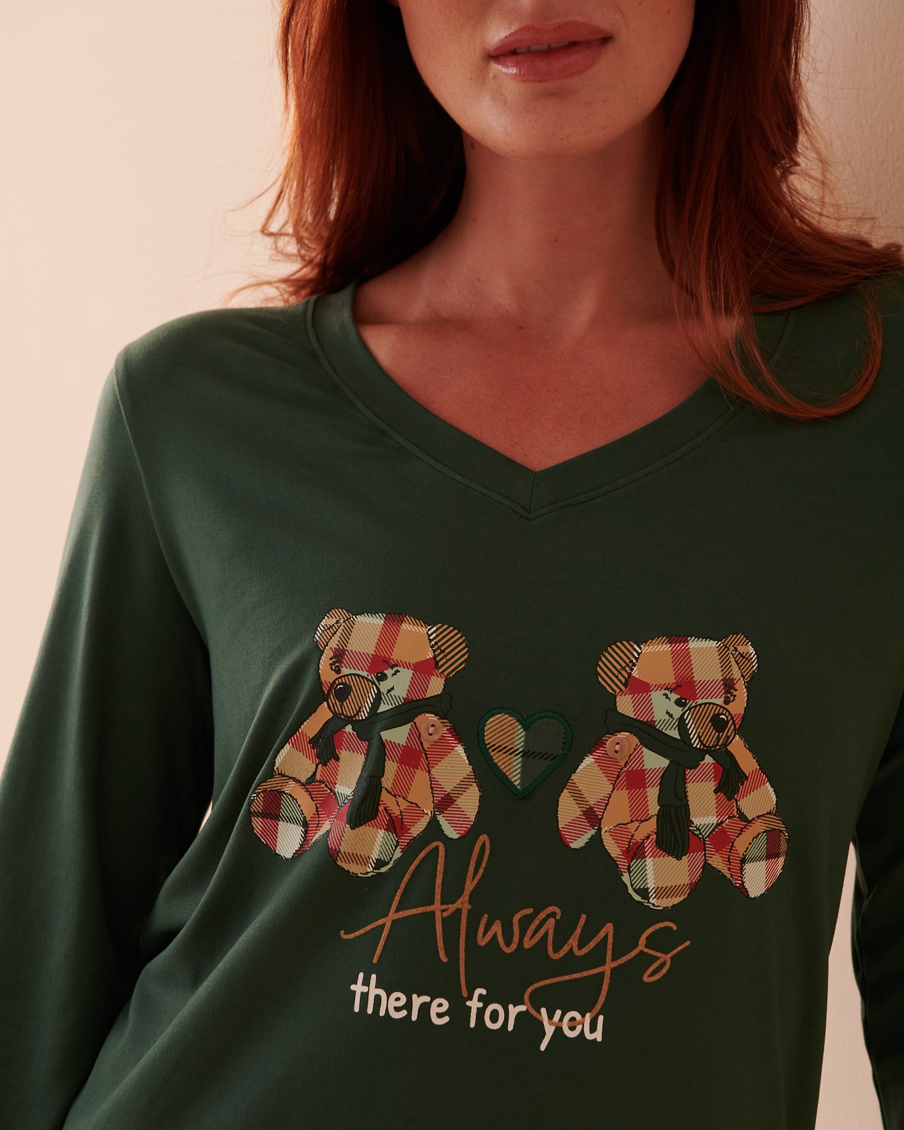 LA VIE EN ROSE Chandail manches longues ultra doux à motif ourson Vert sapin 40100520 - View3