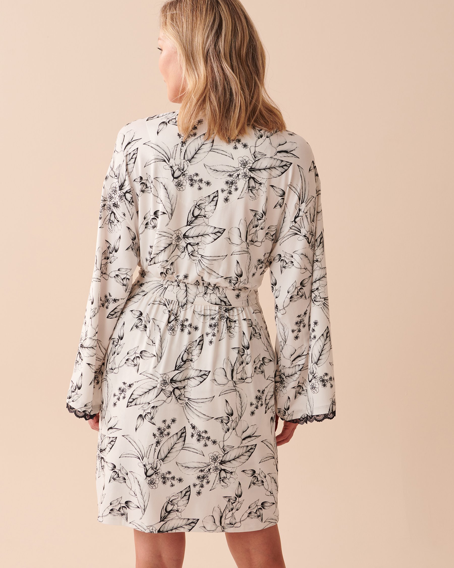LA VIE EN ROSE Kimono à fleurs hivernales ultra doux Fleurs hivernales 40600159 - Voir2