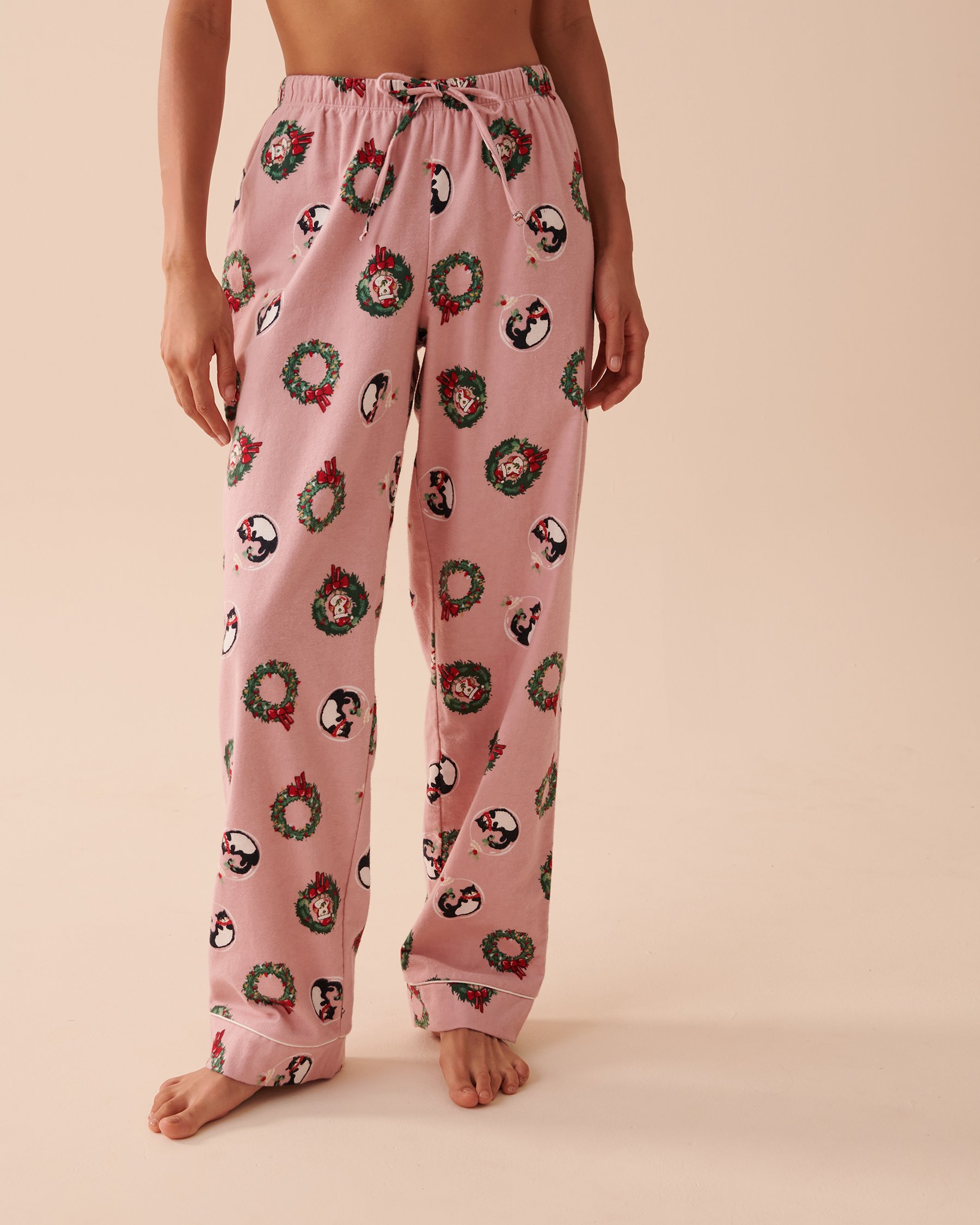 LA VIE EN ROSE Winter Print Flannel PJ Set Holiday Wreaths 40400055 - View4