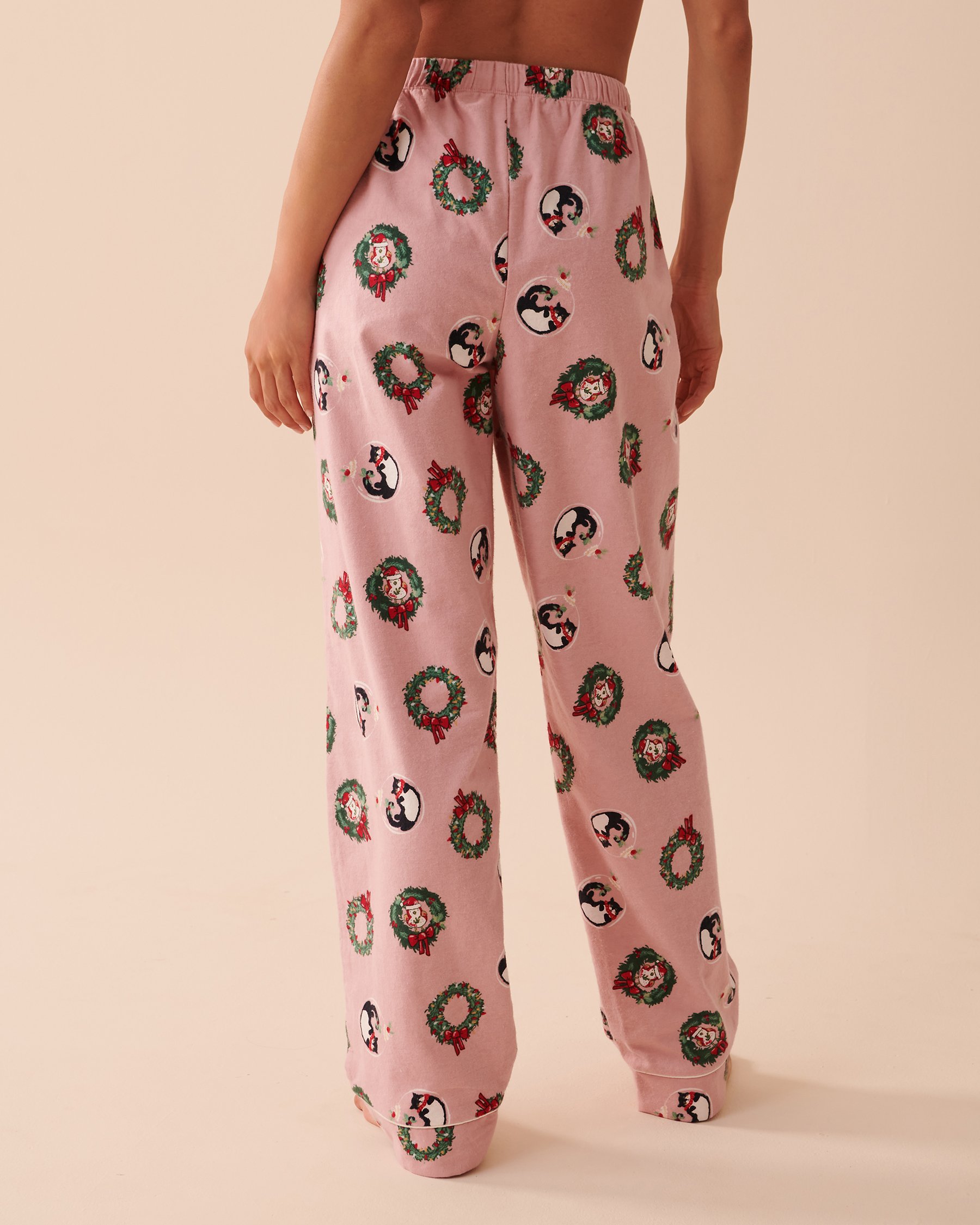 LA VIE EN ROSE Winter Print Flannel PJ Set Holiday Wreaths 40400055 - View5