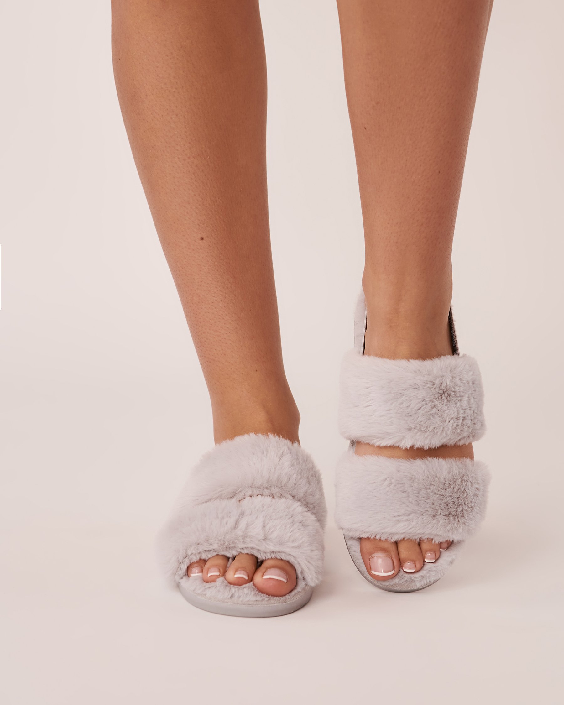 LA VIE EN ROSE Pantoufles mules ouvertes en peluche Gris argenté 40700249 - Voir2