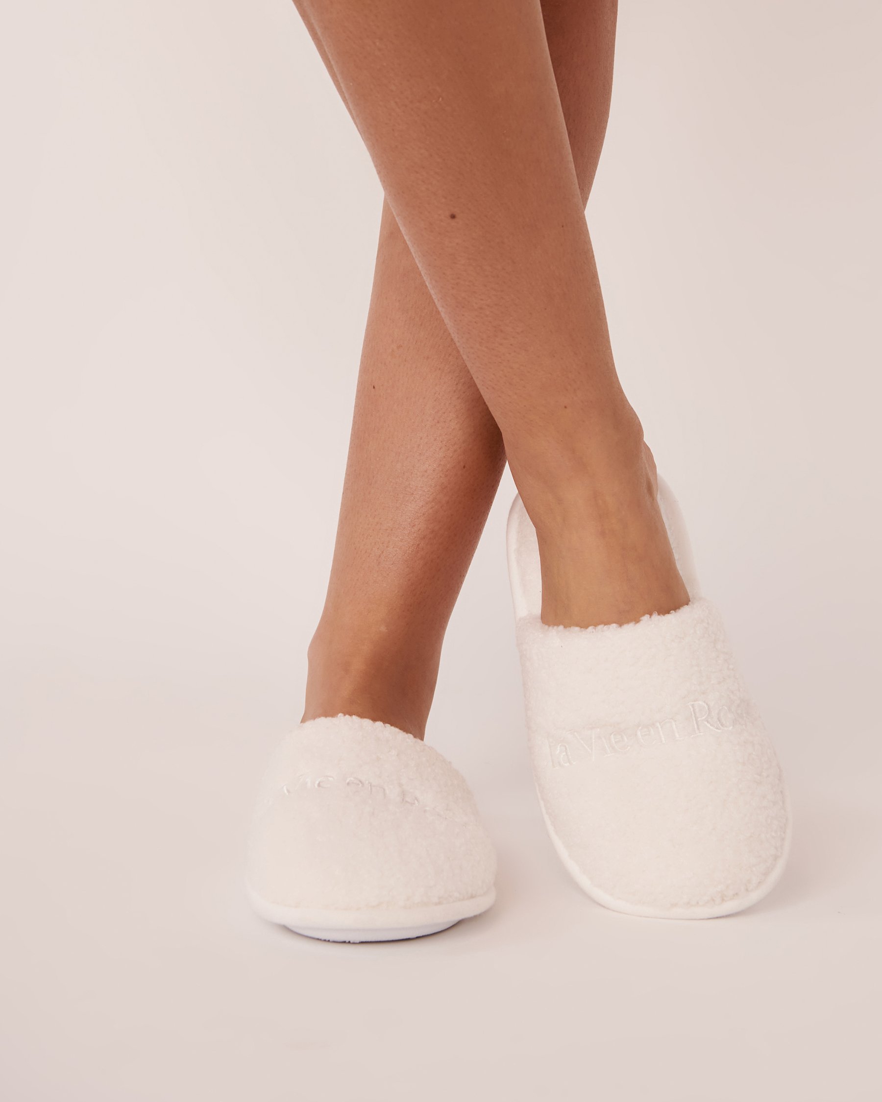 LA VIE EN ROSE Pantoufles mules en mousse mémoire Blanc neige 40700250 - Voir1