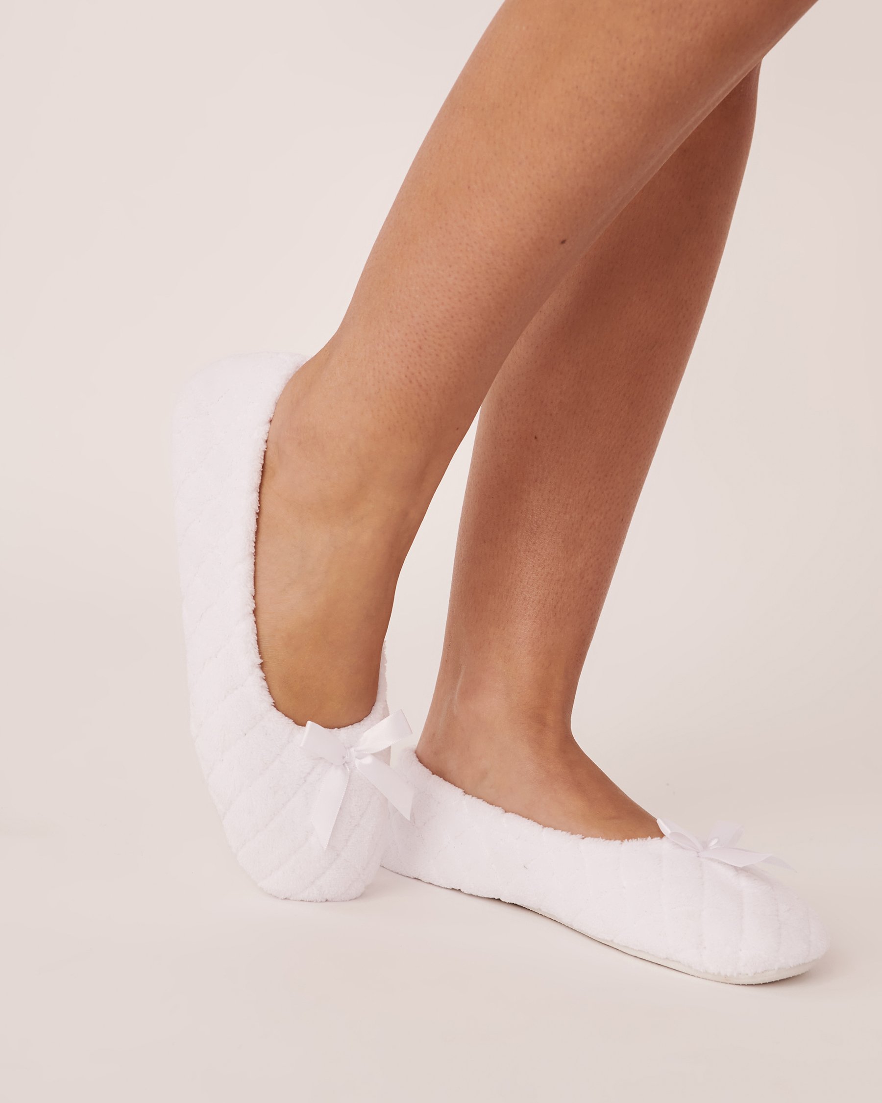 LA VIE EN ROSE Pantoufles ballerines matelassées Blanc neige 40700251 - Voir1