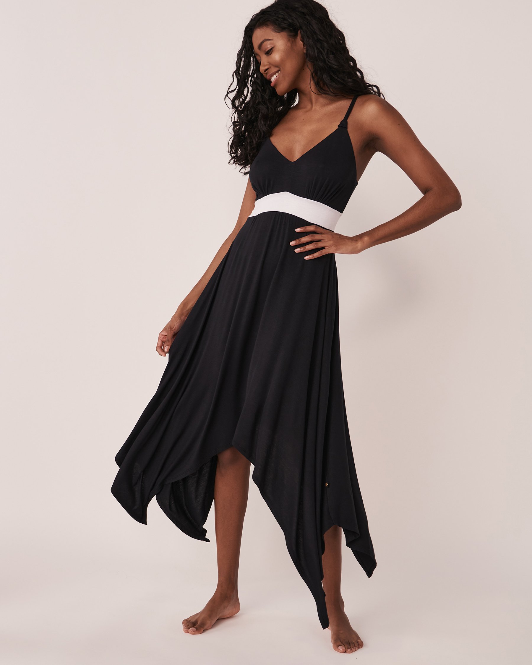 LA VIE EN ROSE AQUA Robe asymétrique à bretelles minces Noir 80300059 - Voir1