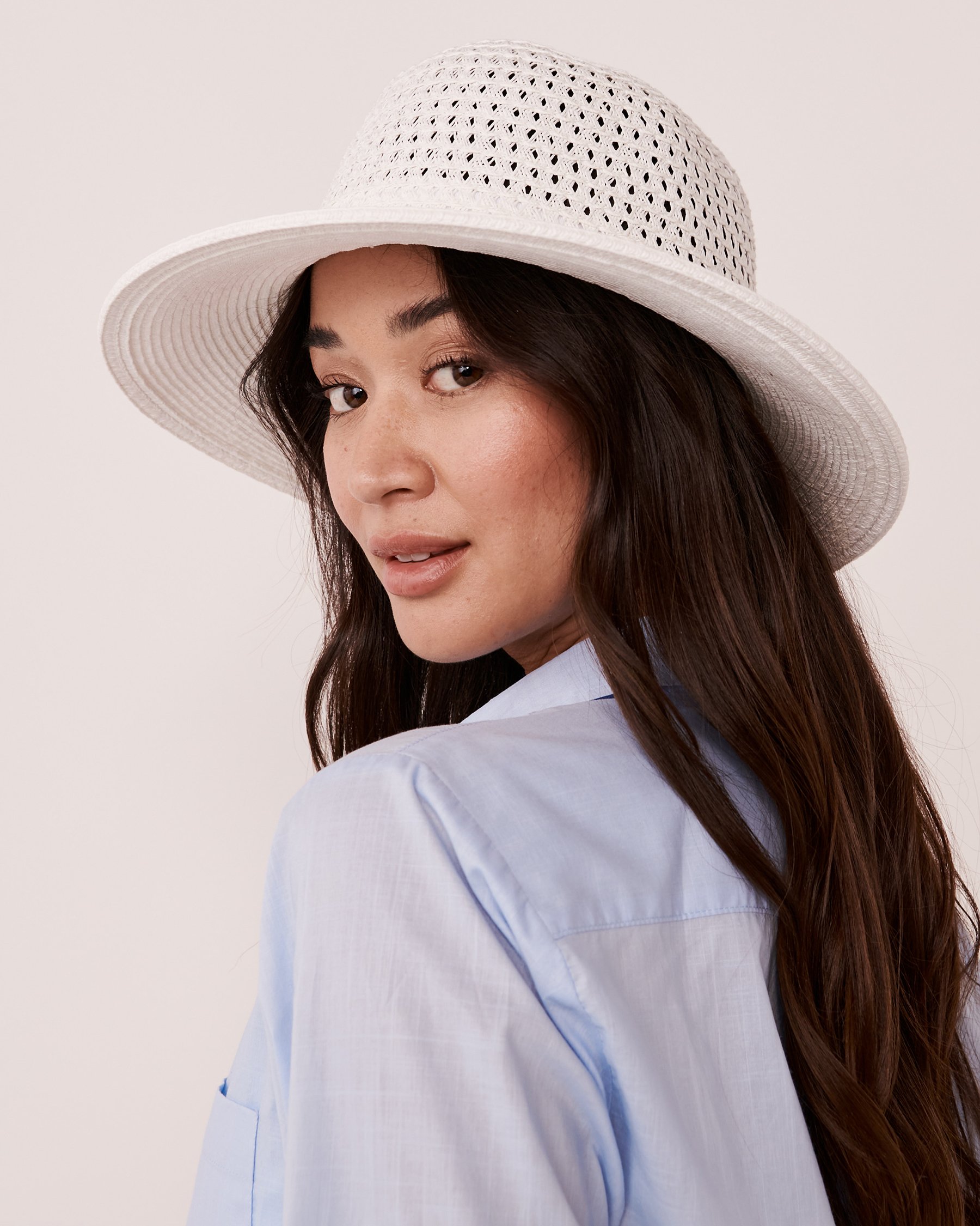 LA VIE EN ROSE AQUA Bucket Hat White 80500069 - View1