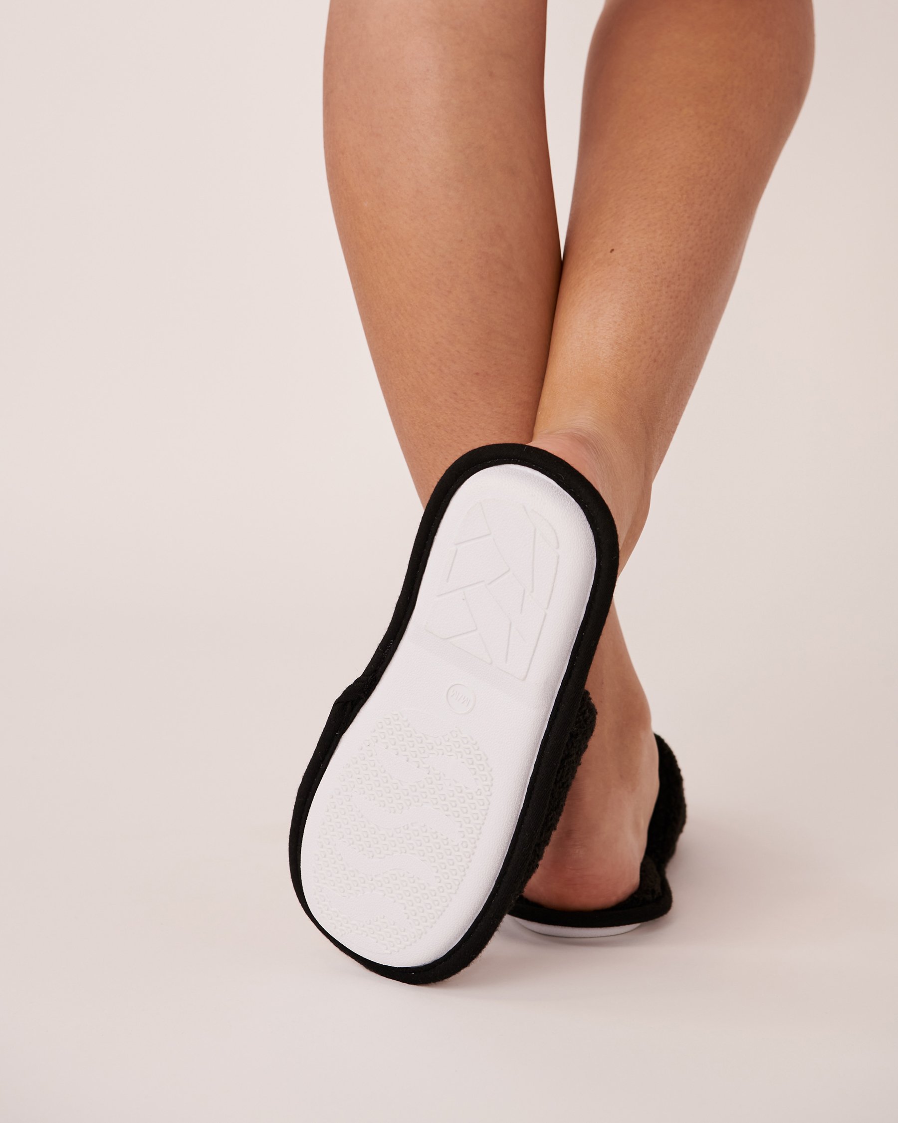 LA VIE EN ROSE Memory Foam Clog Slippers Black 40700250 - View2