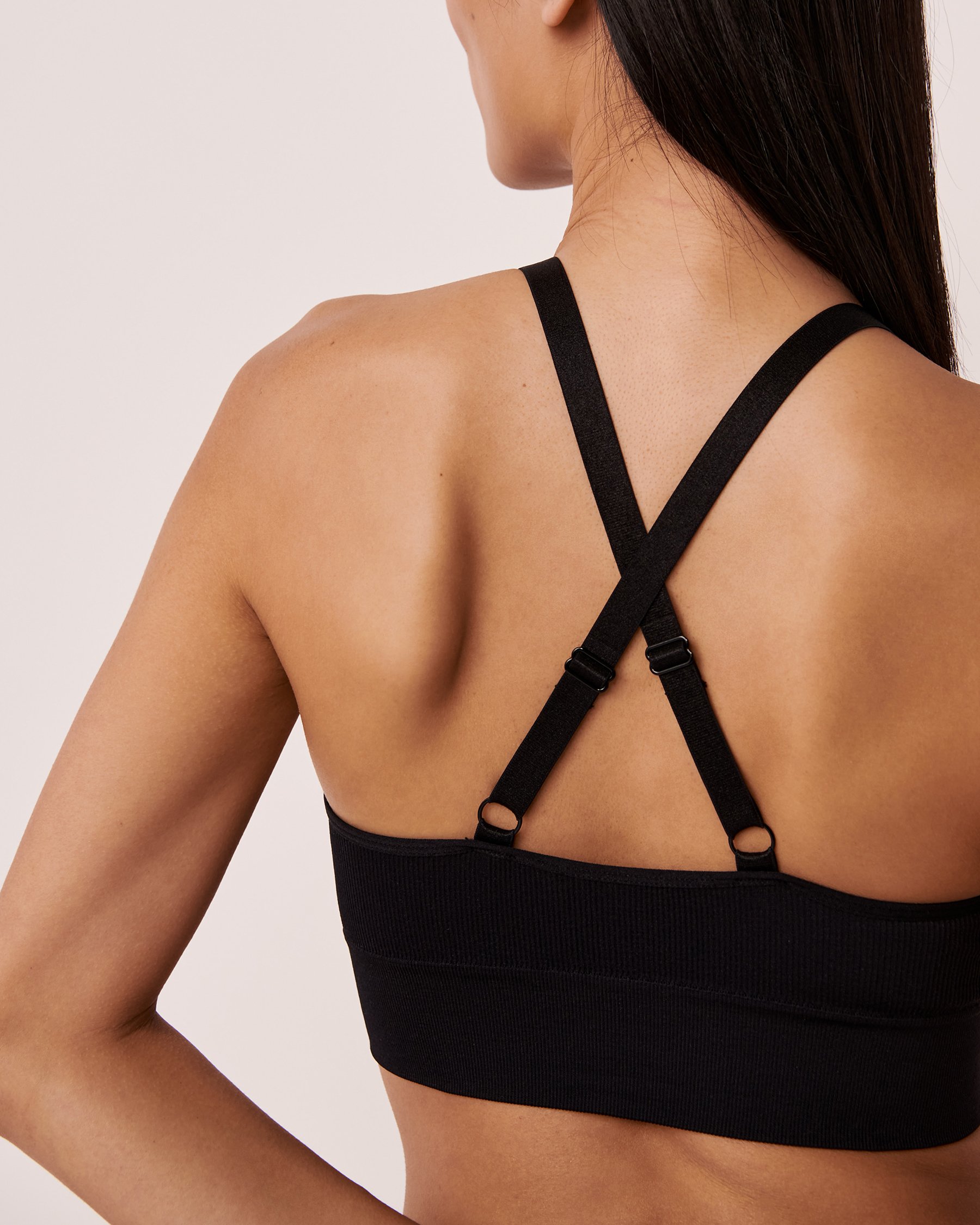 LA VIE EN ROSE Low Impact Crossback Seamless Sports Bra Black 10200236 - View2