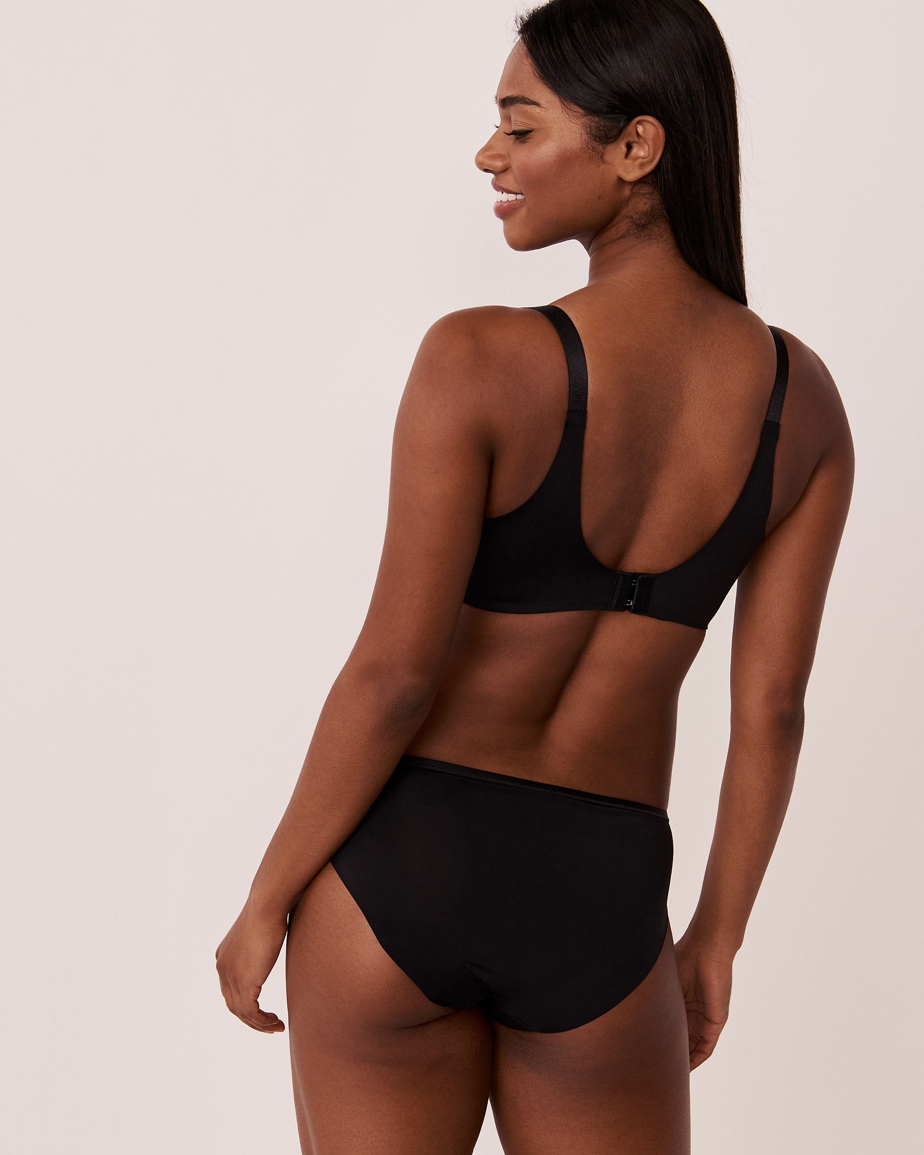LA VIE EN ROSE Lightly Lined Sleek Back Bra Black 10200229 - View2