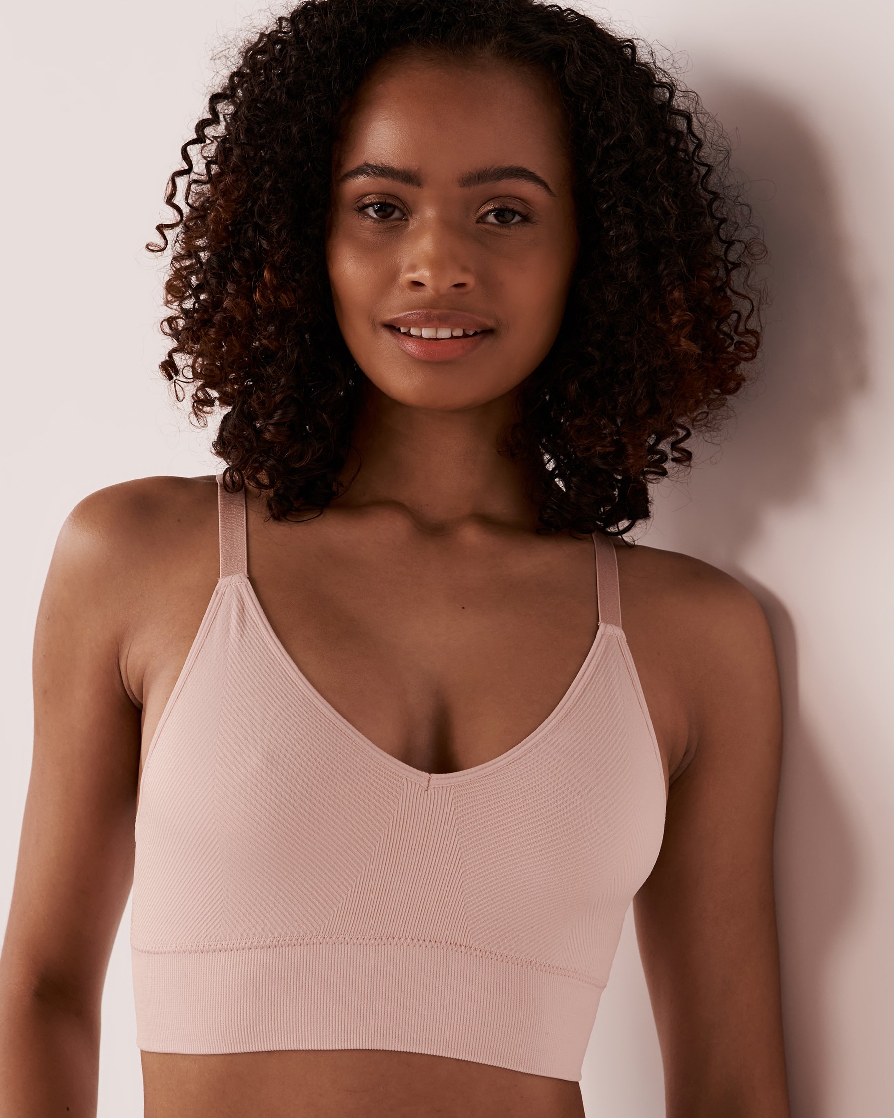 LA VIE EN ROSE Low Impact Crossback Seamless Sports Bra Neutral 10200236 - View1