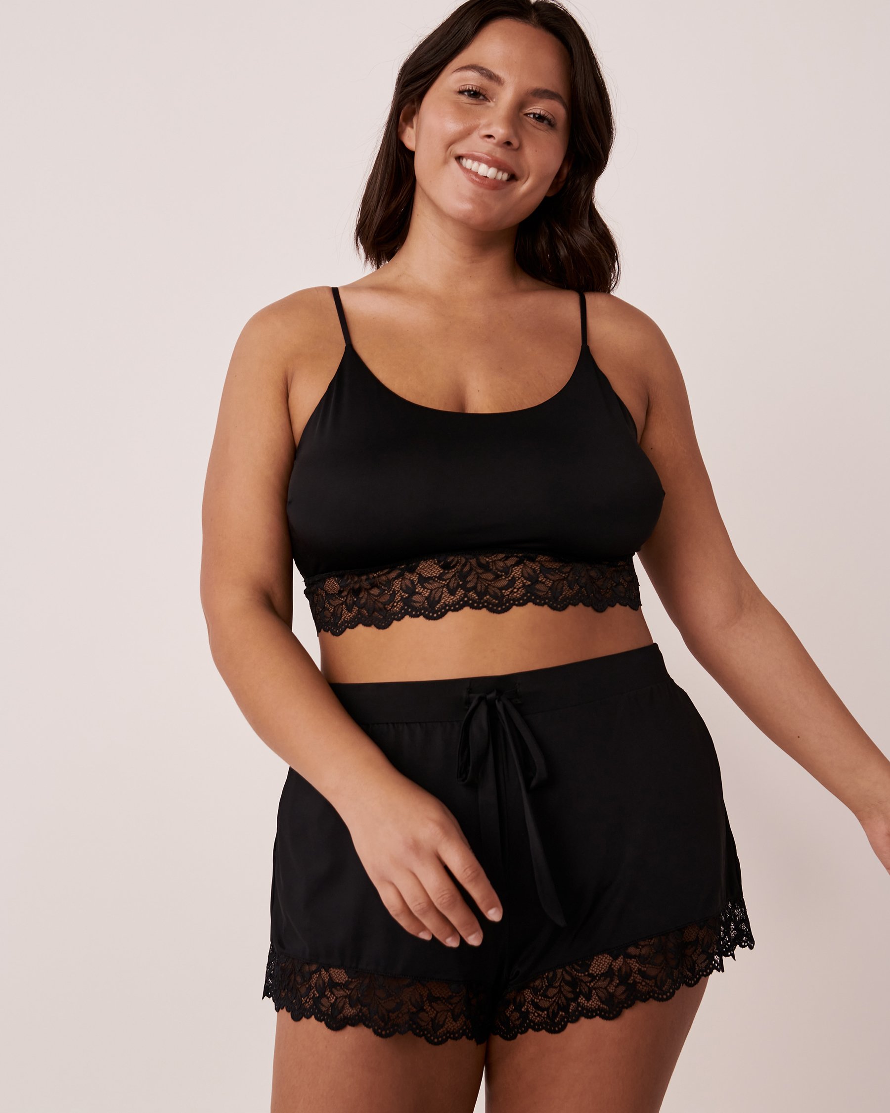 LA VIE EN ROSE Lace Detail Crop Cami Black 60100052 - View1