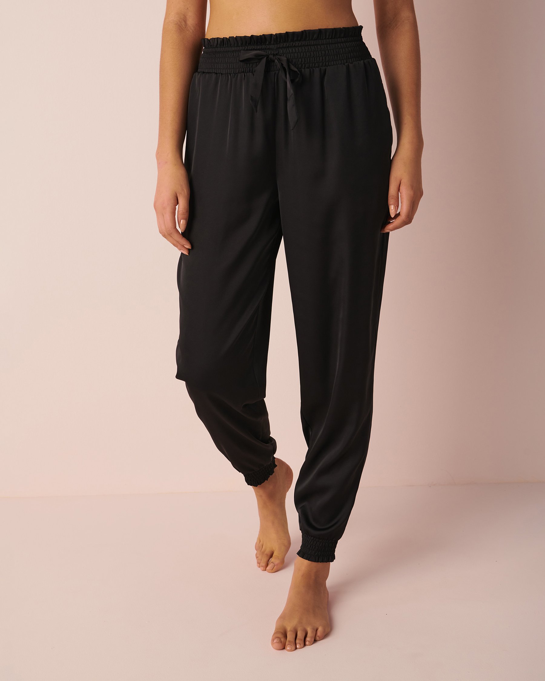 LA VIE EN ROSE Black Satin Pants Black 60200050 - View1