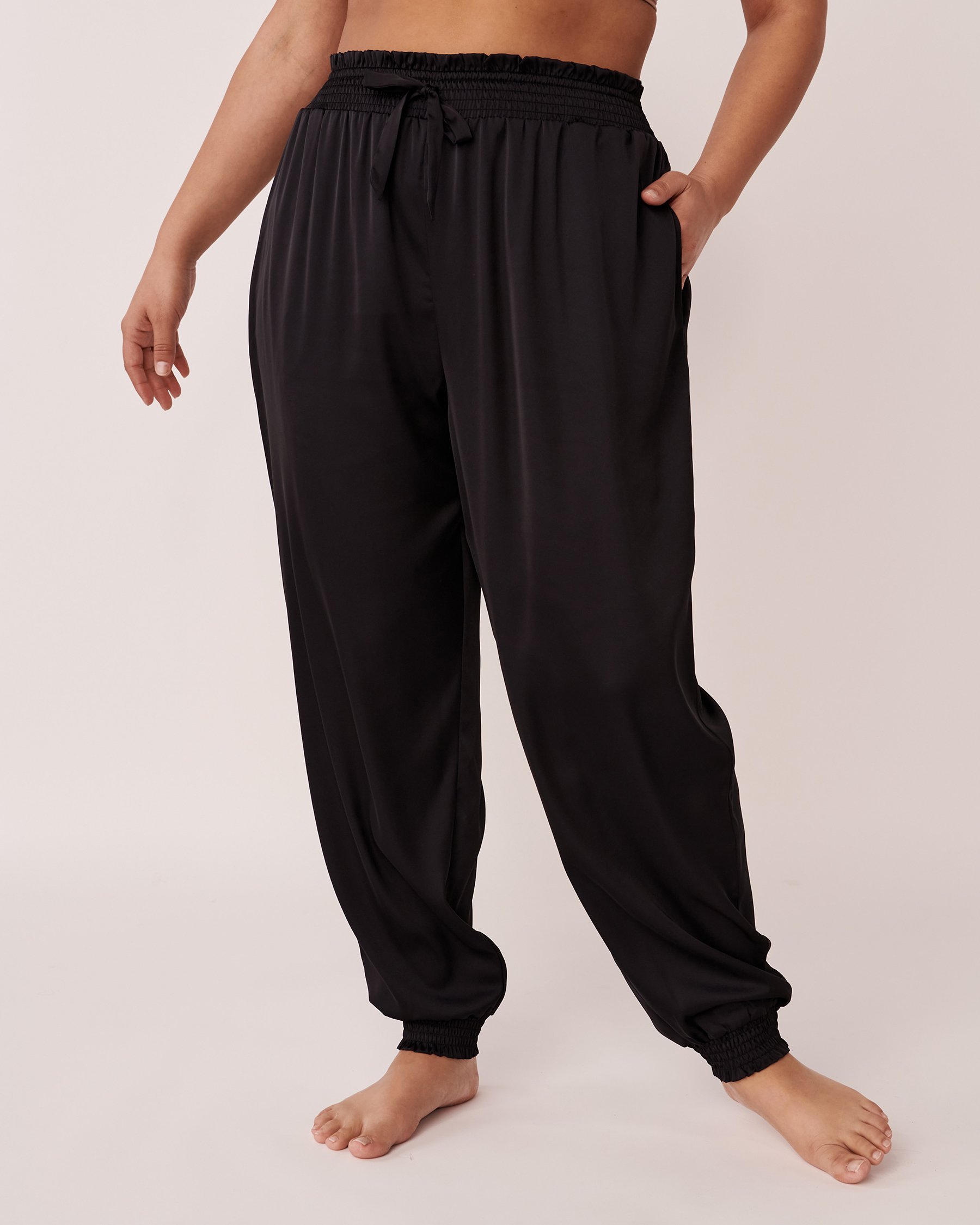 LA VIE EN ROSE Black Satin Pants Black 60200050 - View3