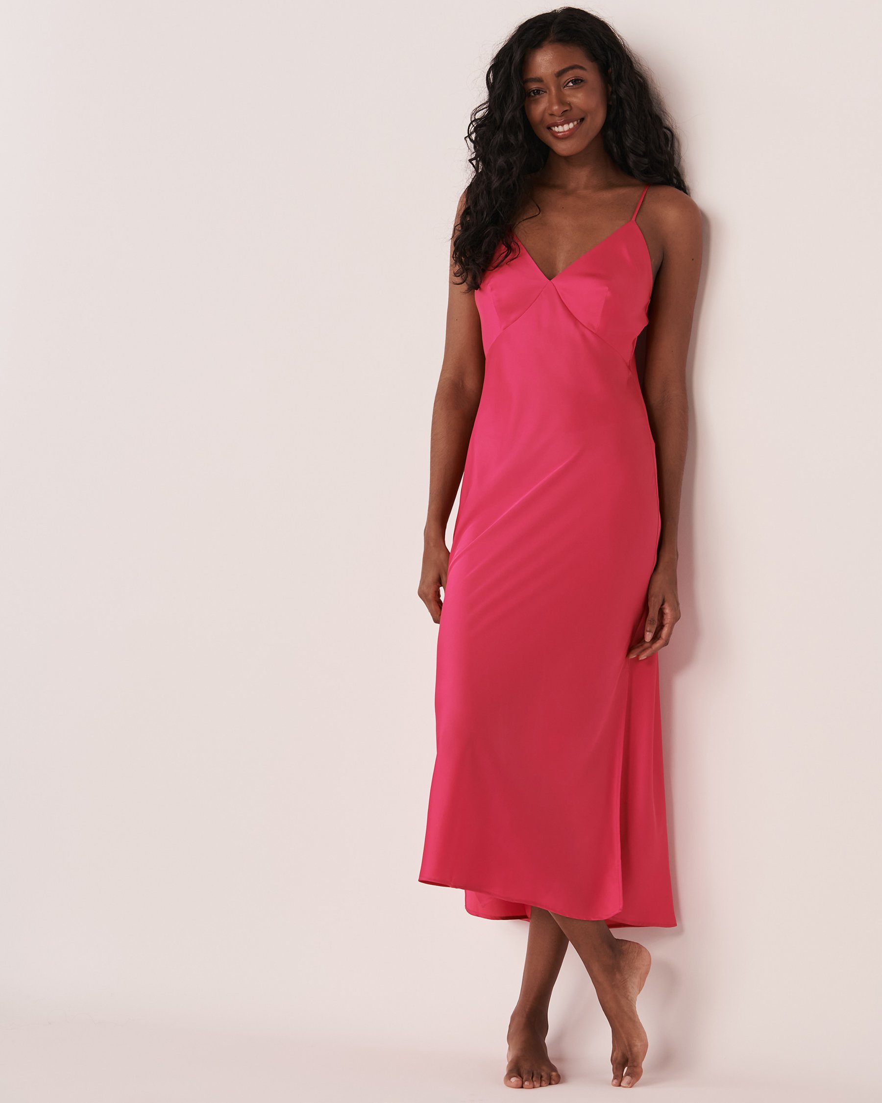 LA VIE EN ROSE Nuisette mi-longue en satin Fuchsia éclatant 60500079 - Voir1