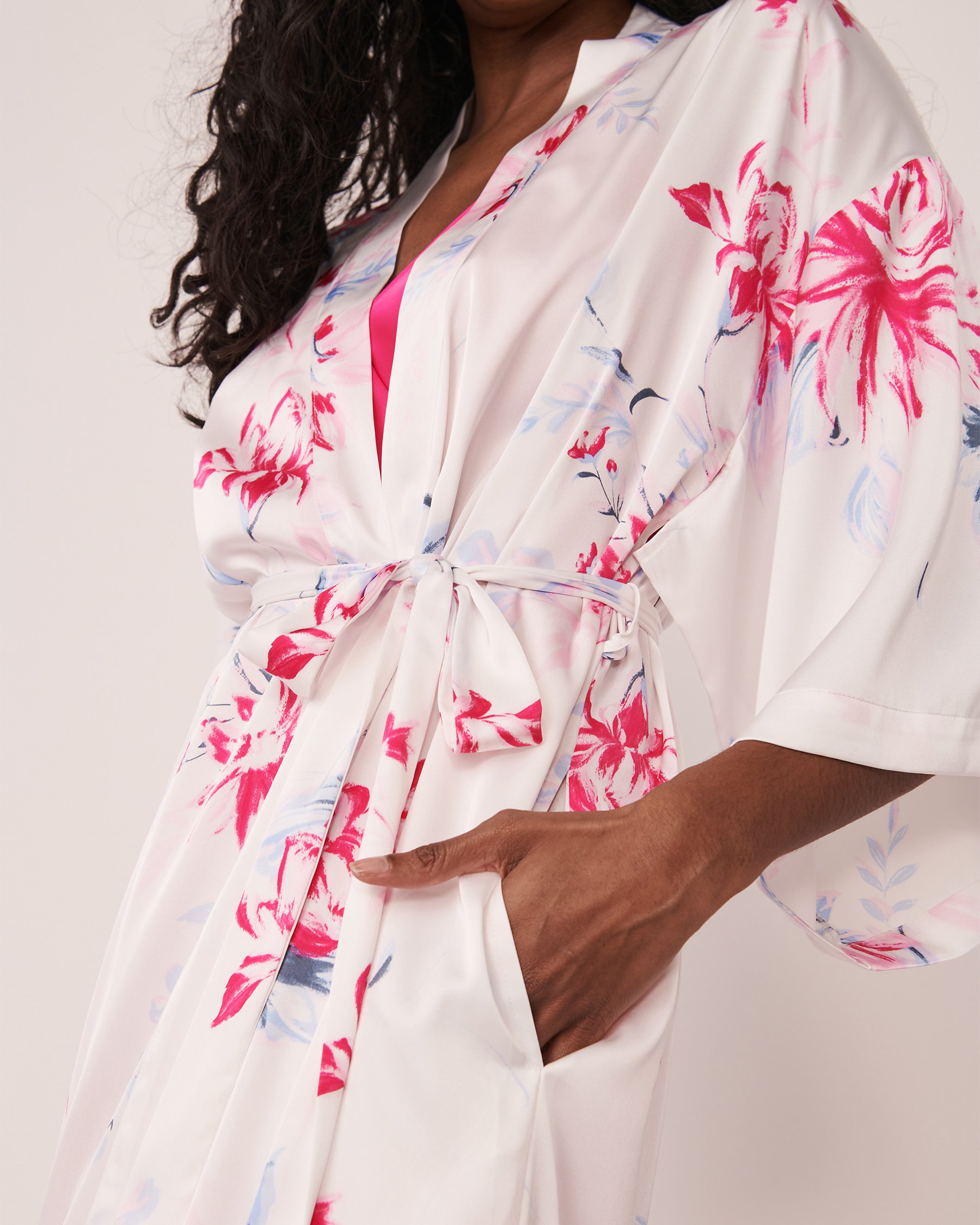 LA VIE EN ROSE Mid-length Satin Kimono White garden 60600040 - View6